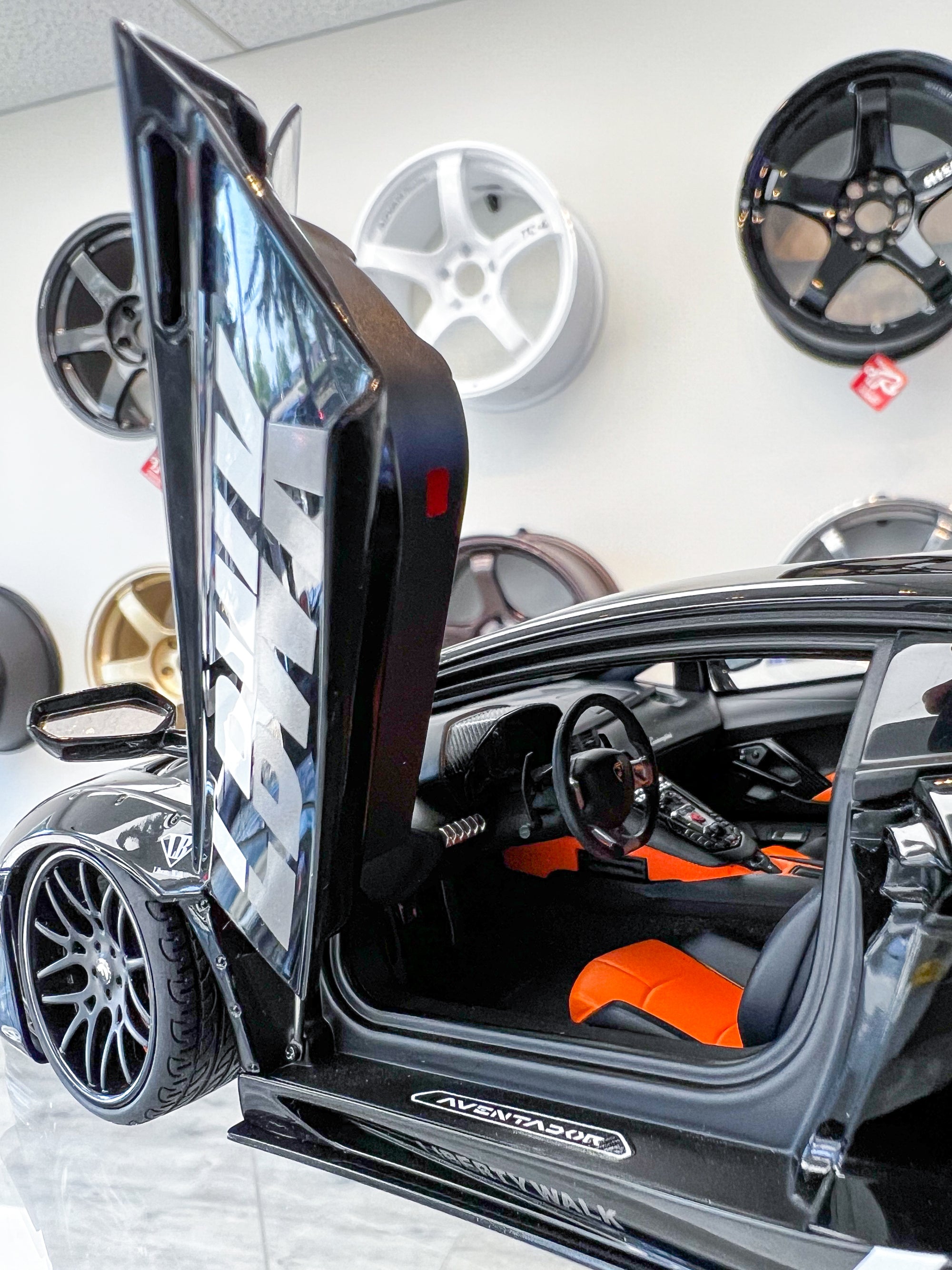 AUTOart LIBERTY WALK AVENTADOR BLACK