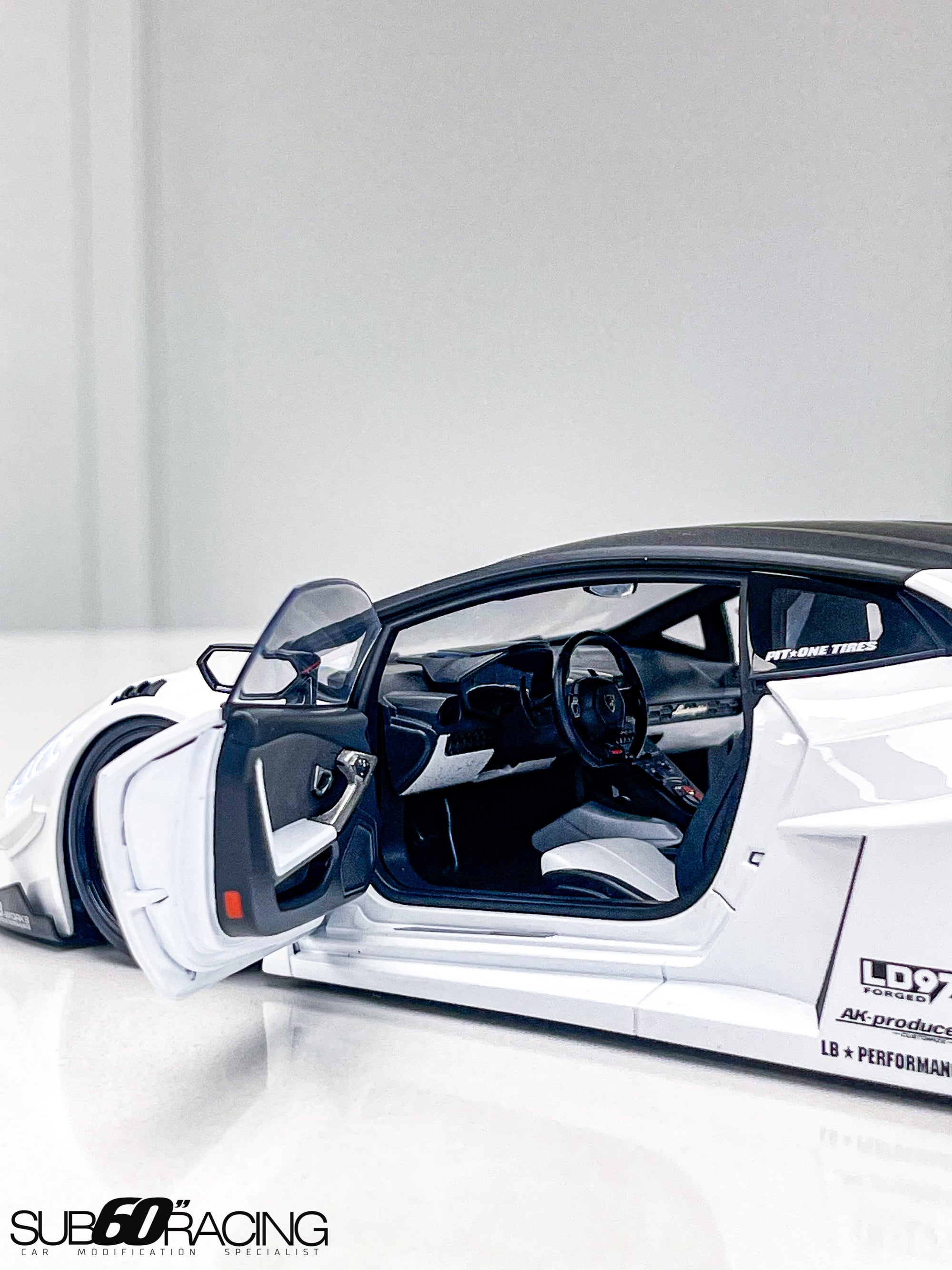 AUTOart LIBERTY WALK HURACAN WHITE