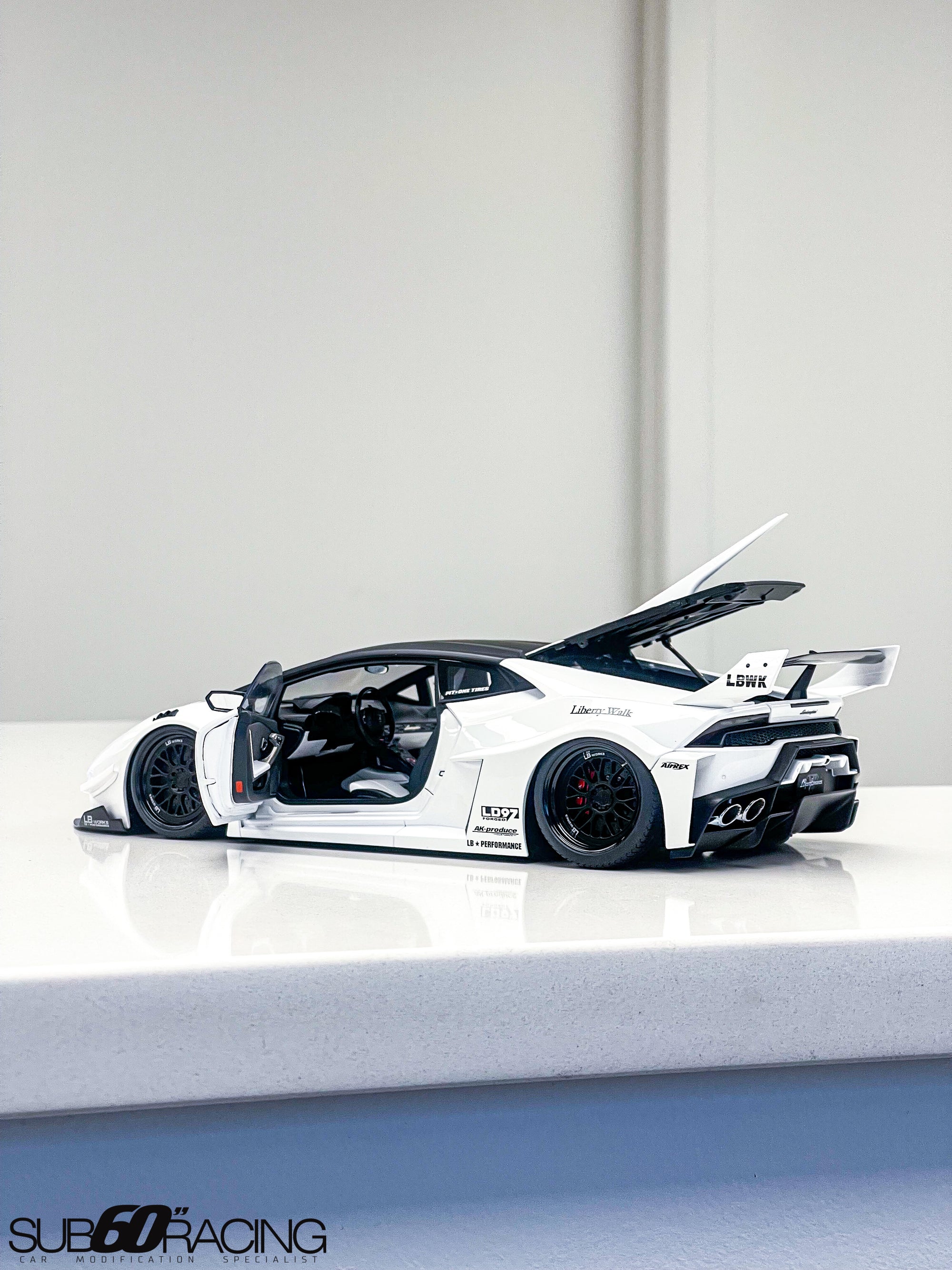 AUTOart LIBERTY WALK HURACAN WHITE