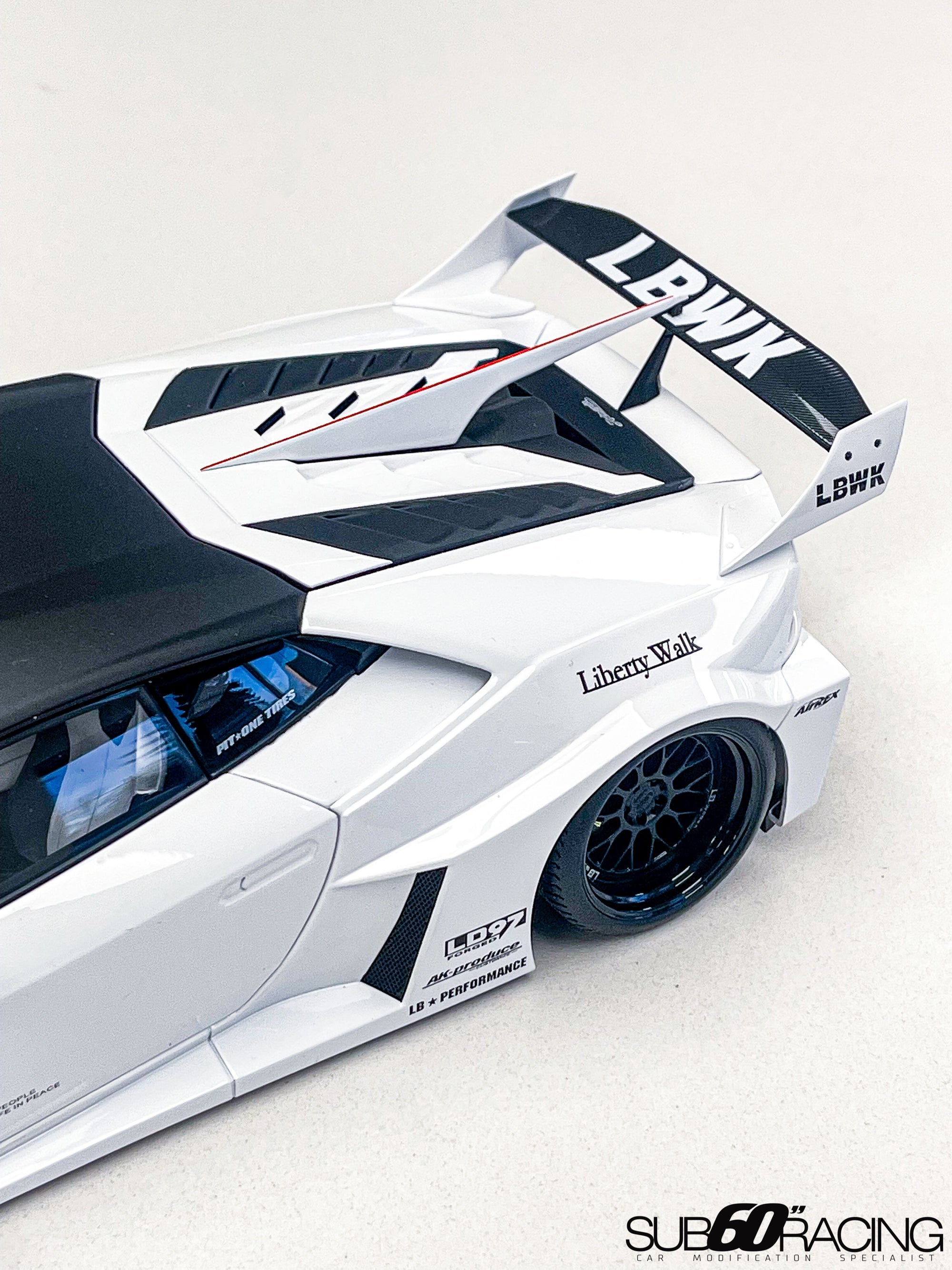 AUTOart LIBERTY WALK HURACAN WHITE