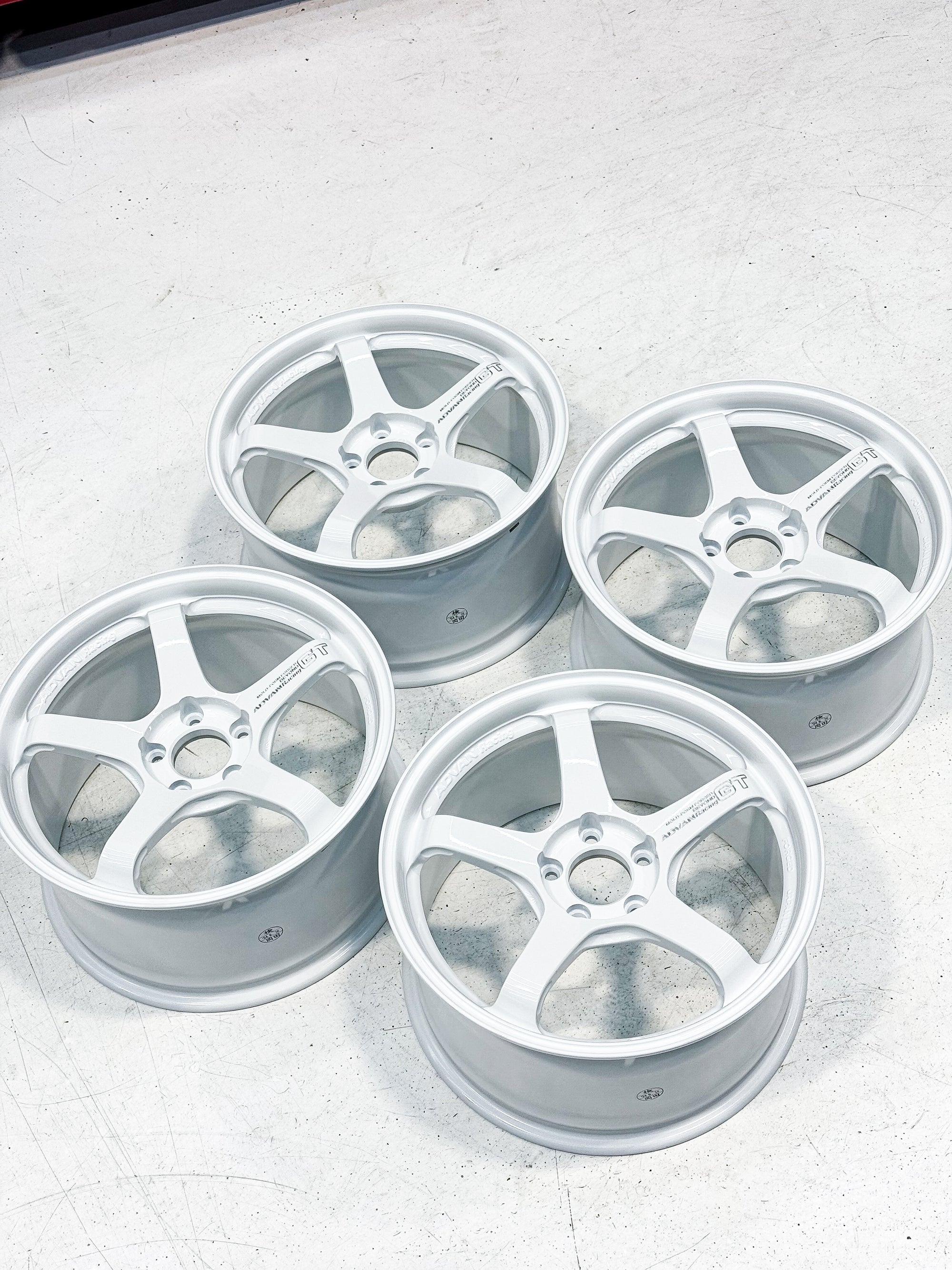 ADVAN RACING GT BEYOND 18X9.5 +45 5X114.3 RACING WHITE
