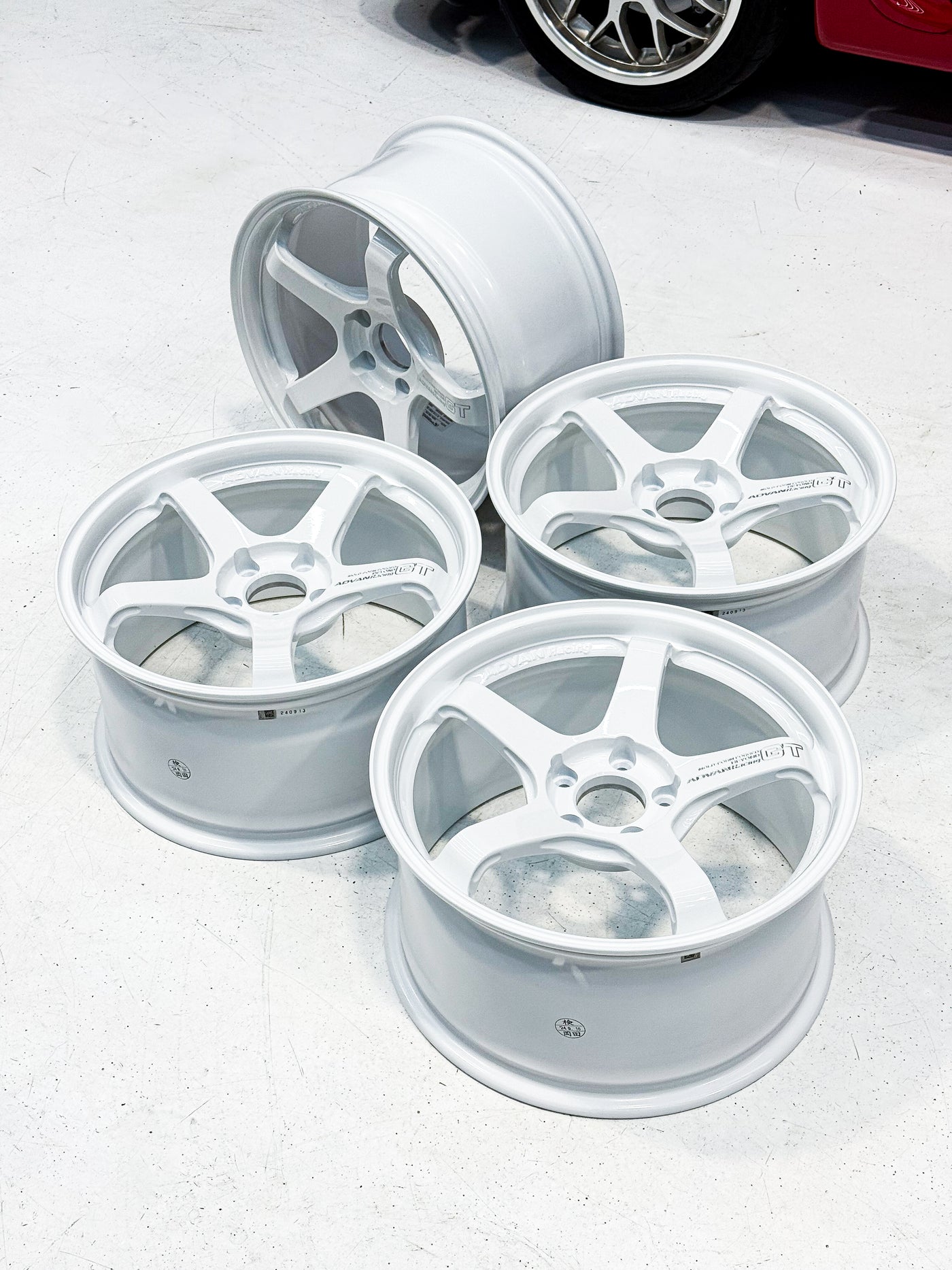 ADVAN RACING GT BEYOND 18X9.5 +45 5X114.3 RACING WHITE