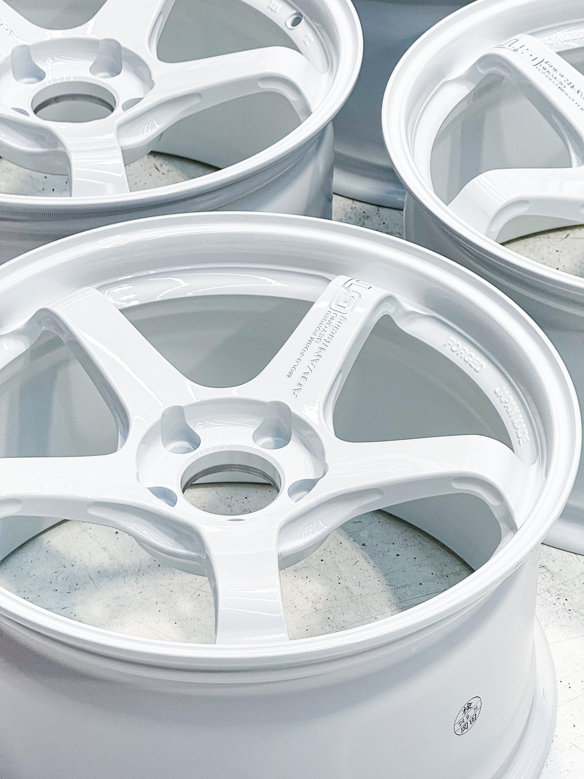 ADVAN RACING GT BEYOND 18X9.5 +45 5X114.3 RACING WHITE