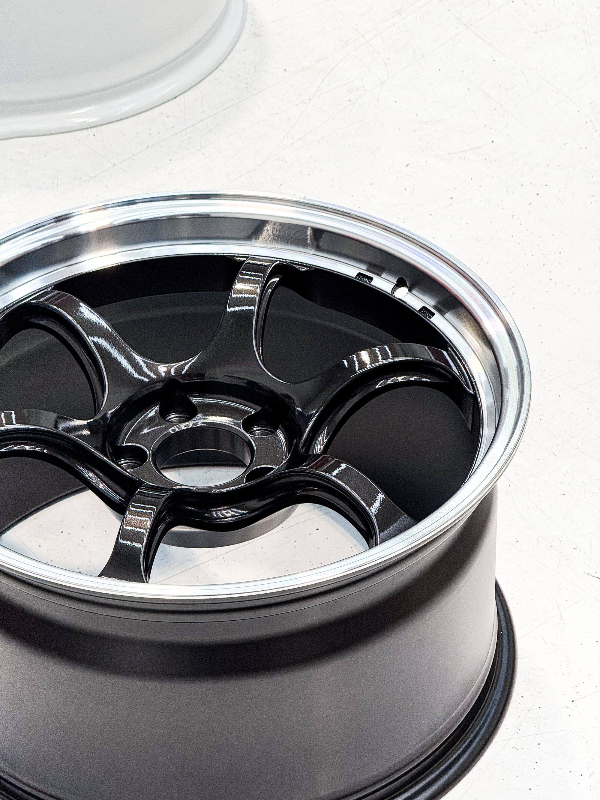 ADVAN RACING RG-D2 18X10 ET35 5X114.3 MBG