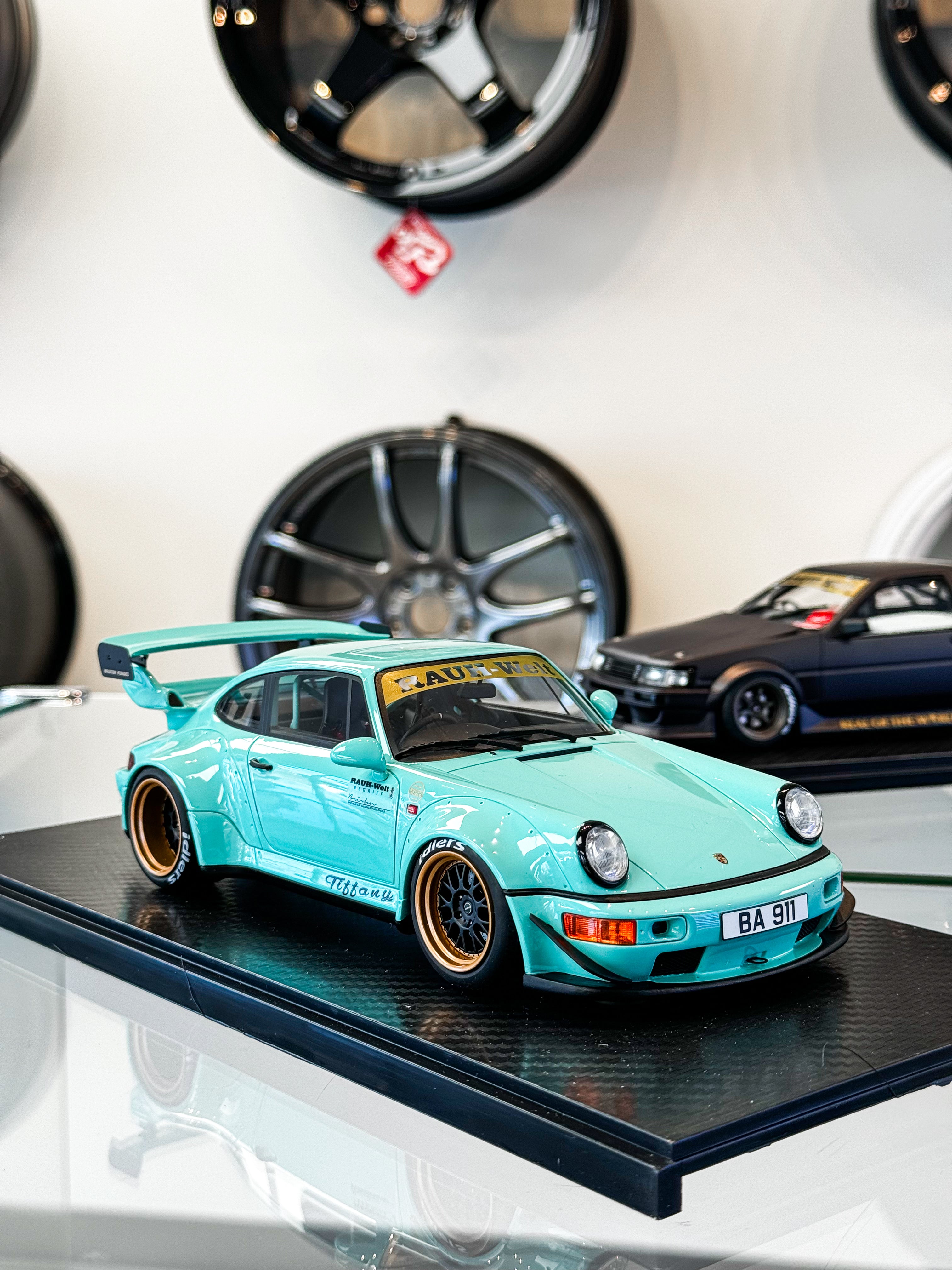 GT-SPIRIT 1:18 Porsche 911 (964) RWB year 2015 Tiffany blue