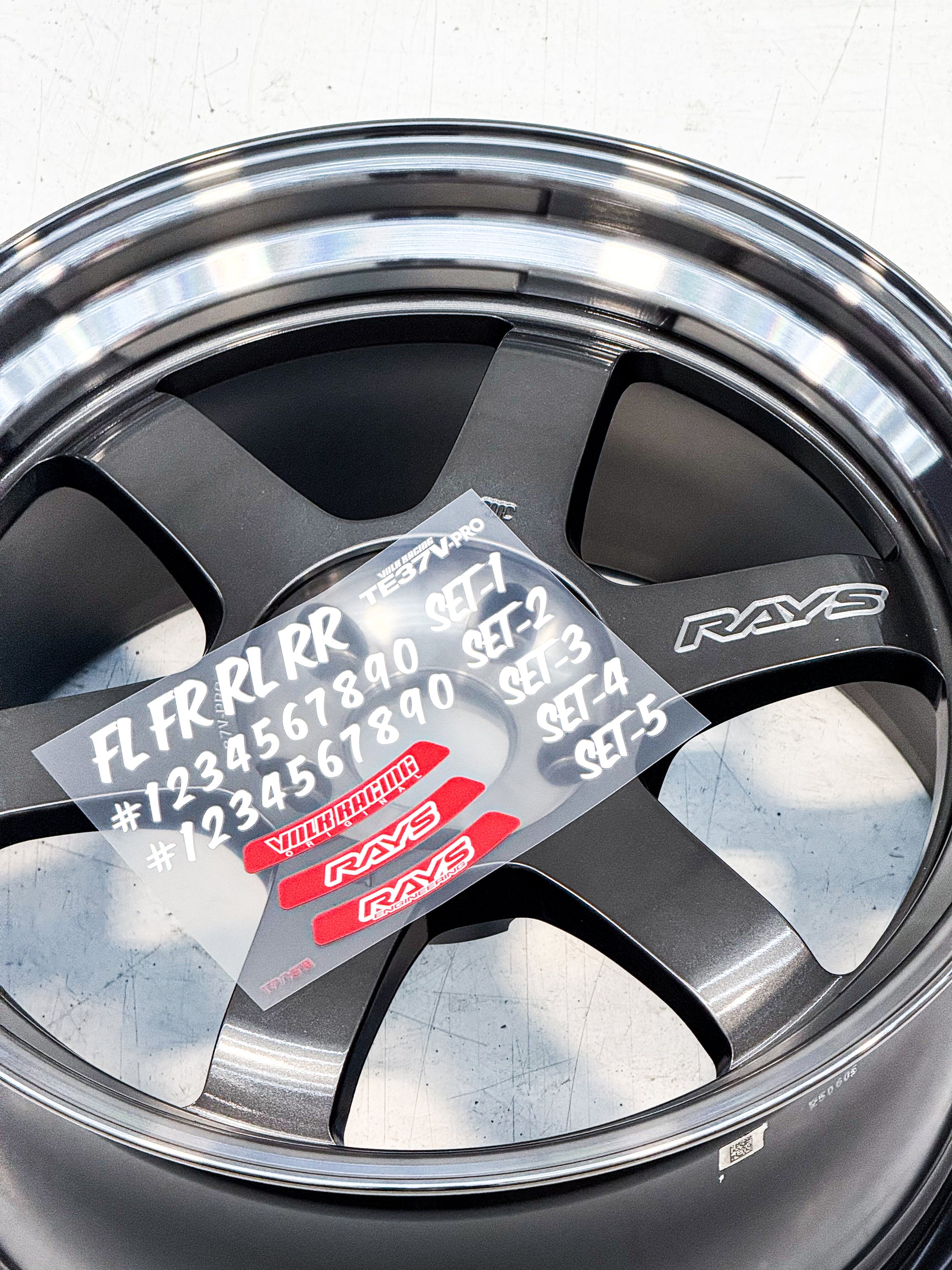 TE37V-PRO 18X9.5 +15 5X114.3 PRSSED GRAPHITE