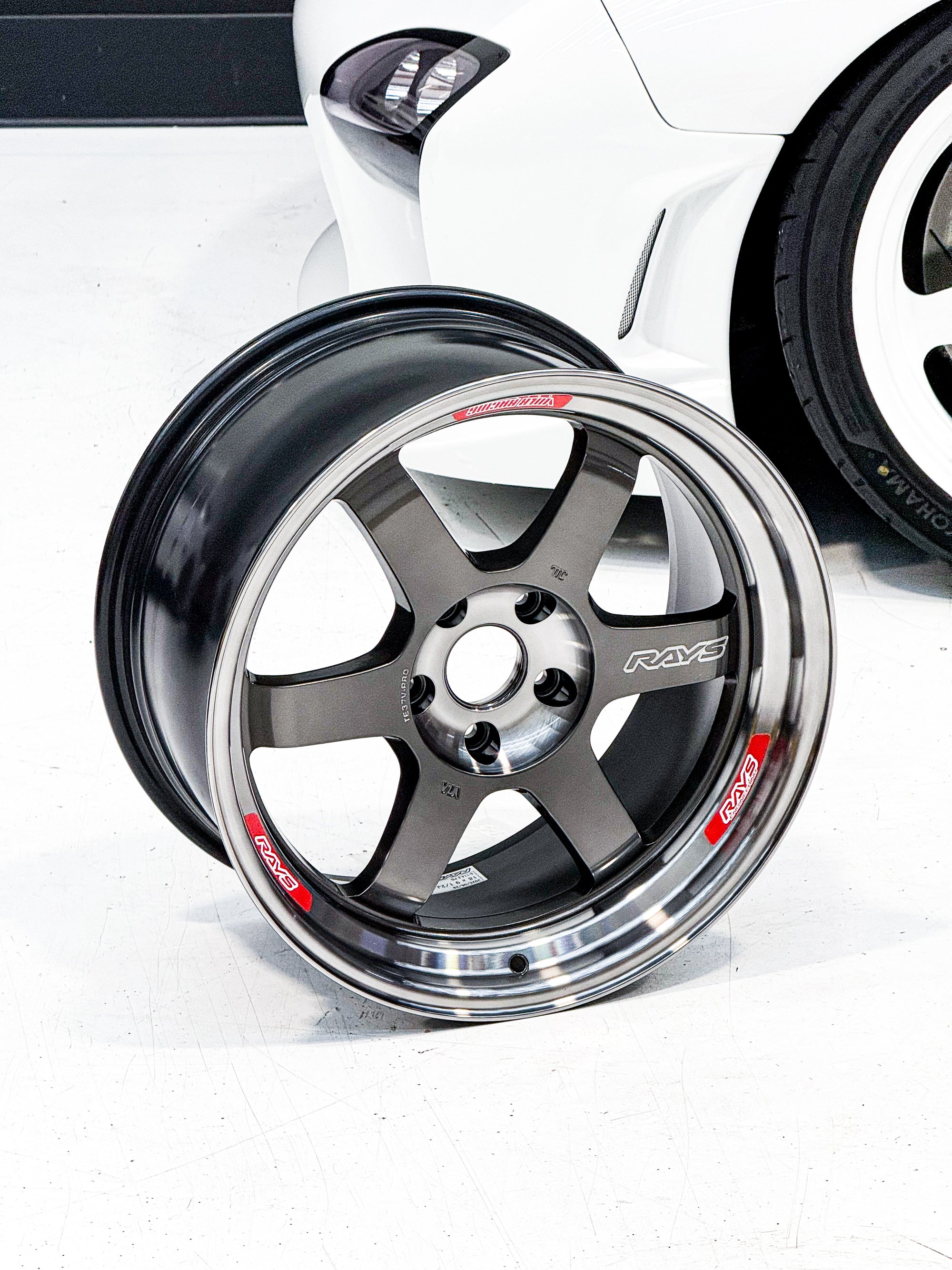 TE37V-PRO 18X9.5 +15 5X114.3 PRSSED GRAPHITE