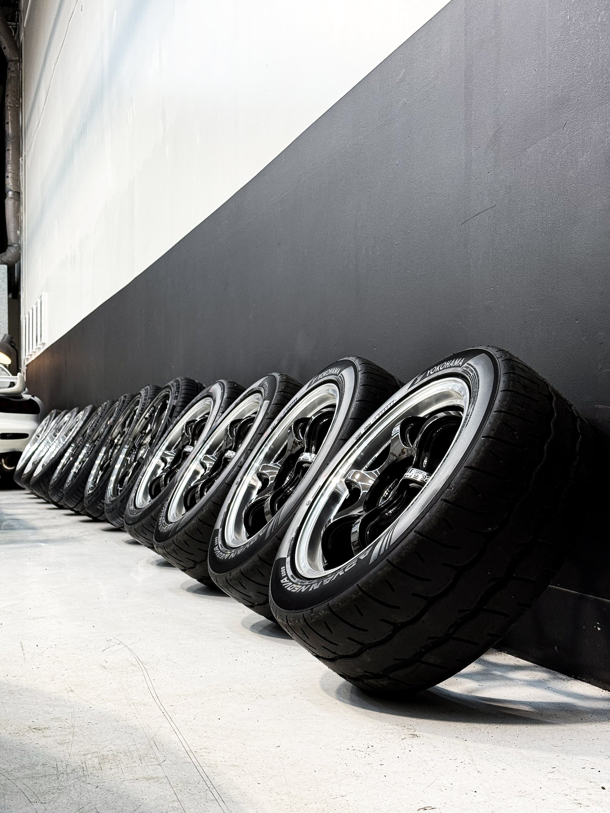 PRE-OWNED ADVAN RG-D2 16X8 +38 4X100 HYPER BLACK