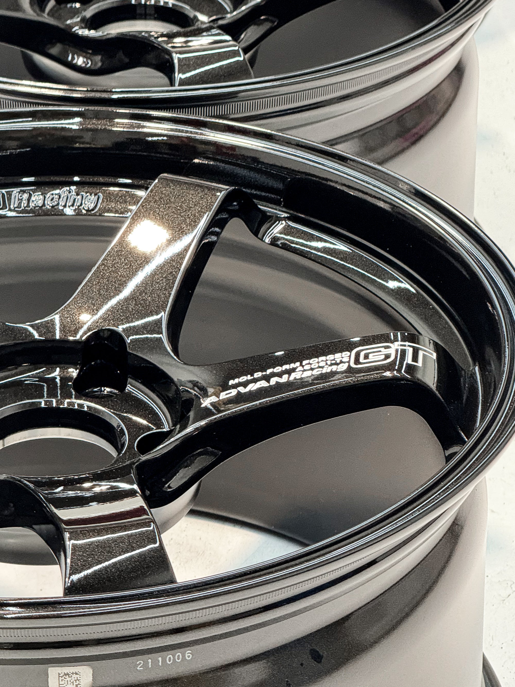 ADVAN RACING GT PREMIUM 18X9.5 +38 5X120 TBK FK8 FL5