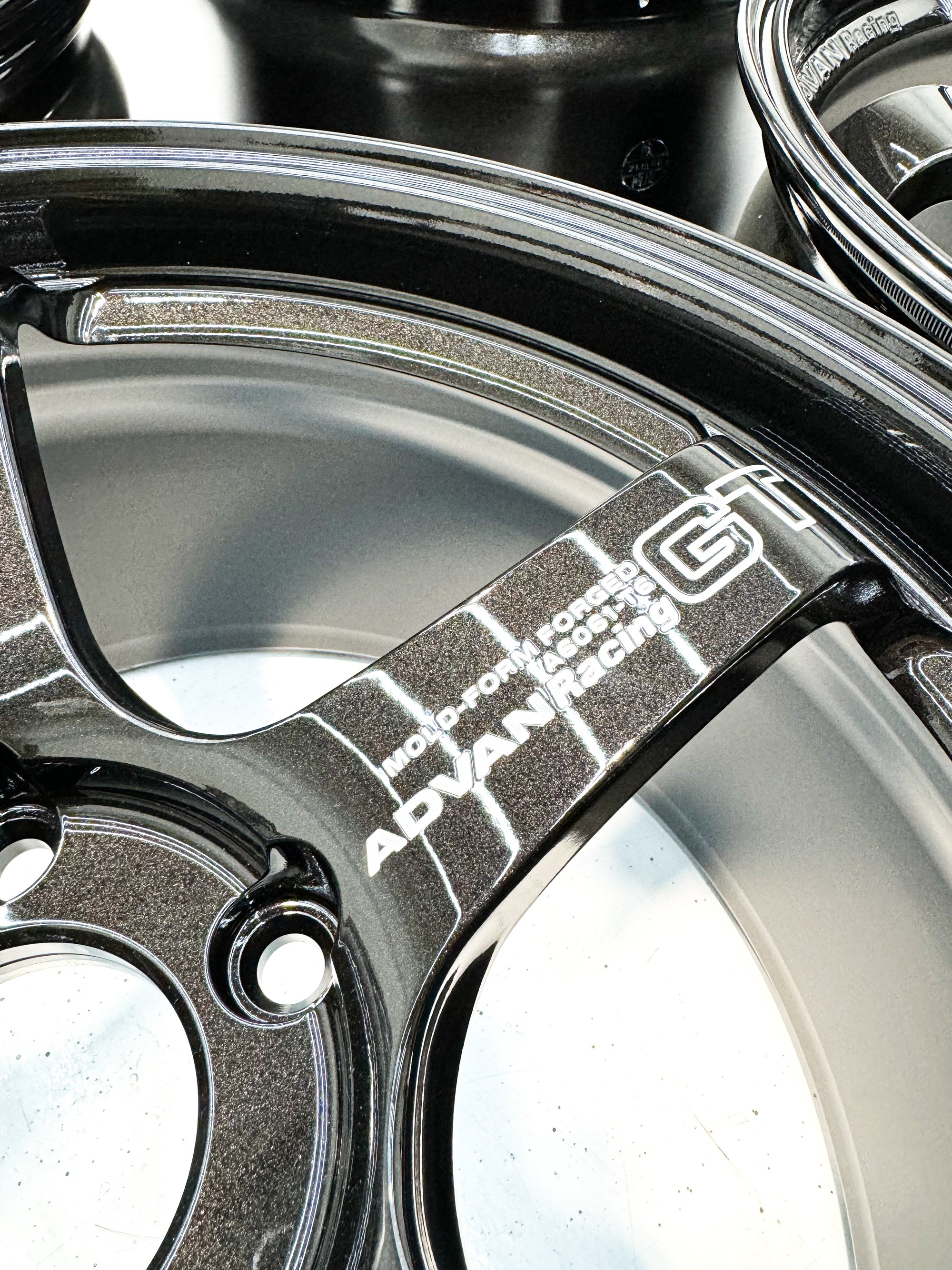 ADVAN RACING GT PREMIUM 18X9.5 +38 5X120 TBK FK8 FL5