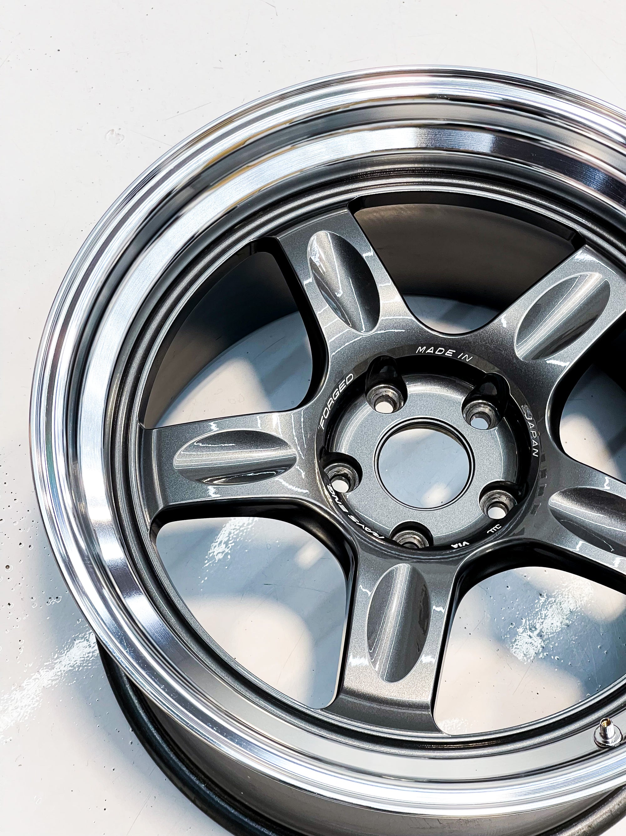 VOLK RACING 21C 18X10.5 +15 5X114.3 VC