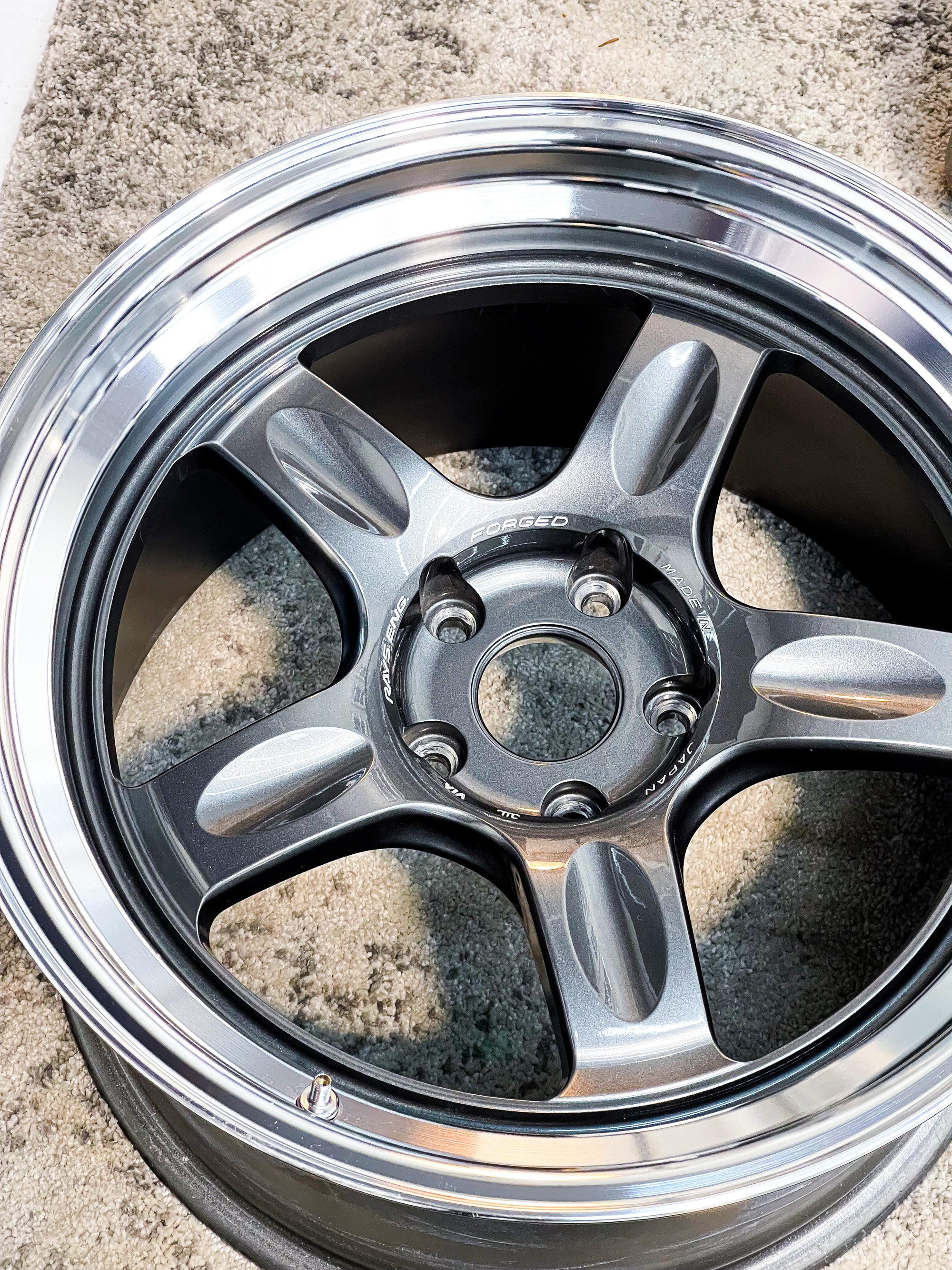 VOLK RACING 21C 18X10.5 +15 5X114.3 VC