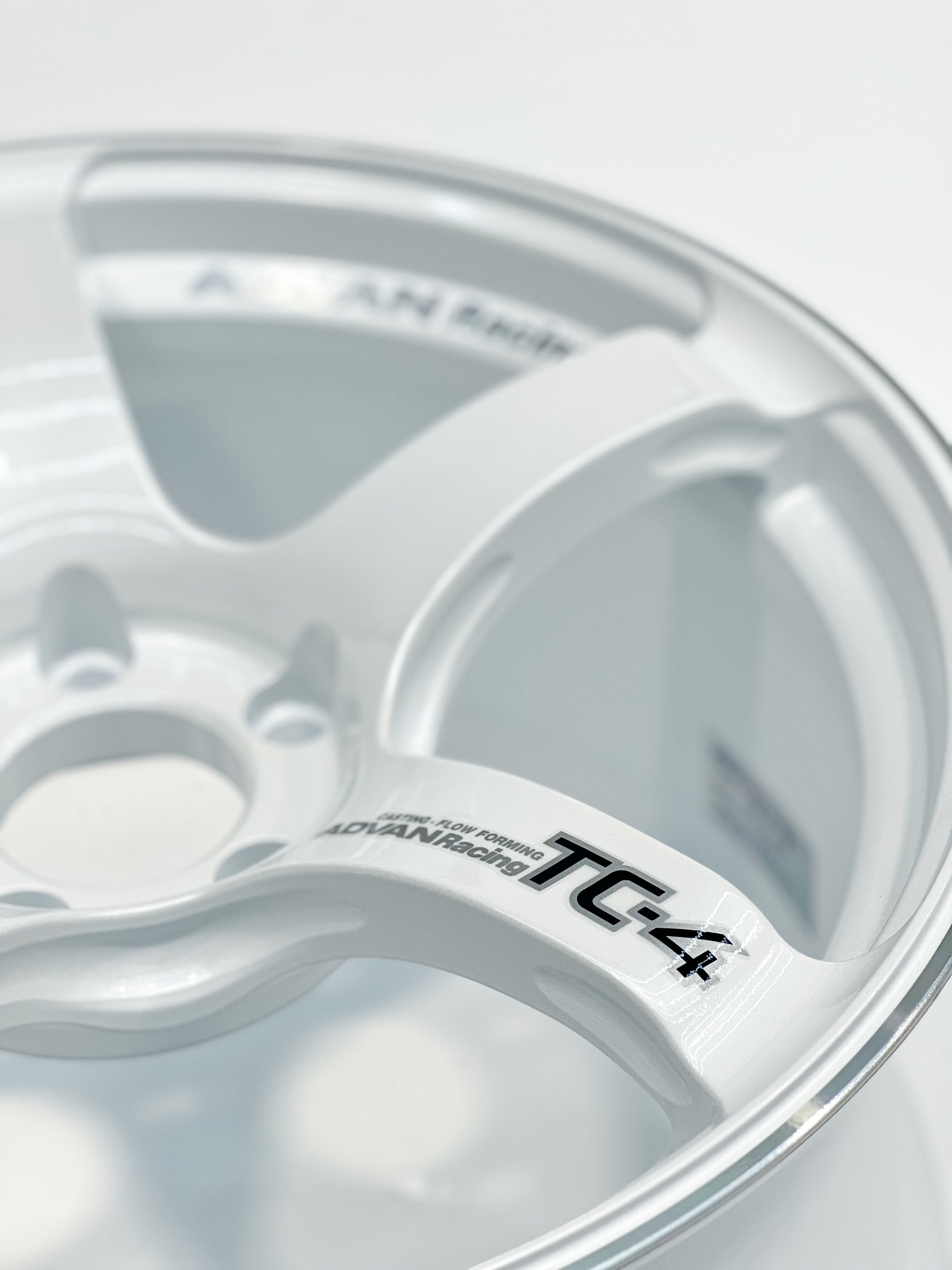 ADVAN RACING TC-4 18X9.5 +45 5X114.3 WMR