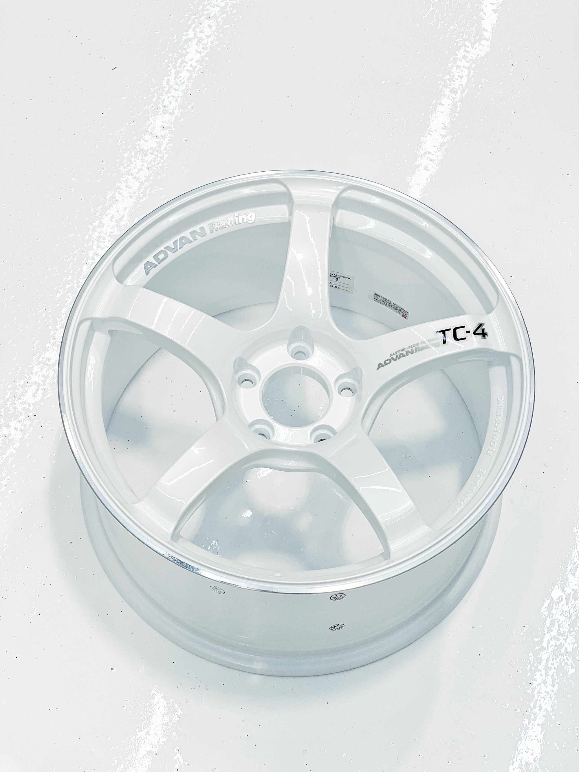 ADVAN RACING TC-4 18X9.5 +45 5X114.3 WMR