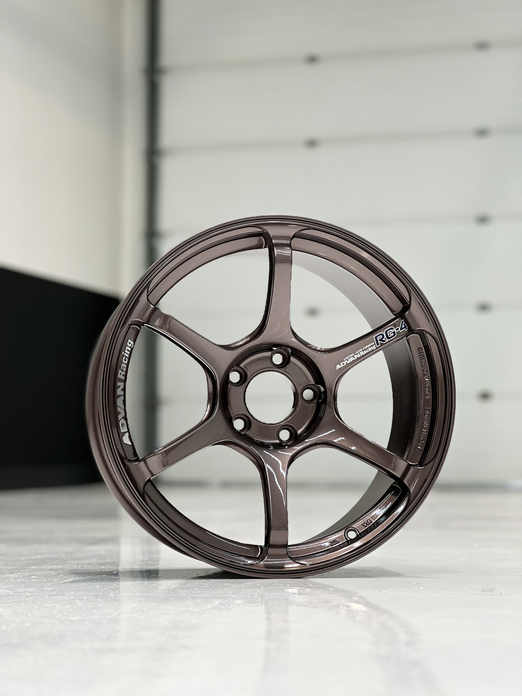 ADVAN RACING RG-4 18X9.5 +35 5x114.3 RCB