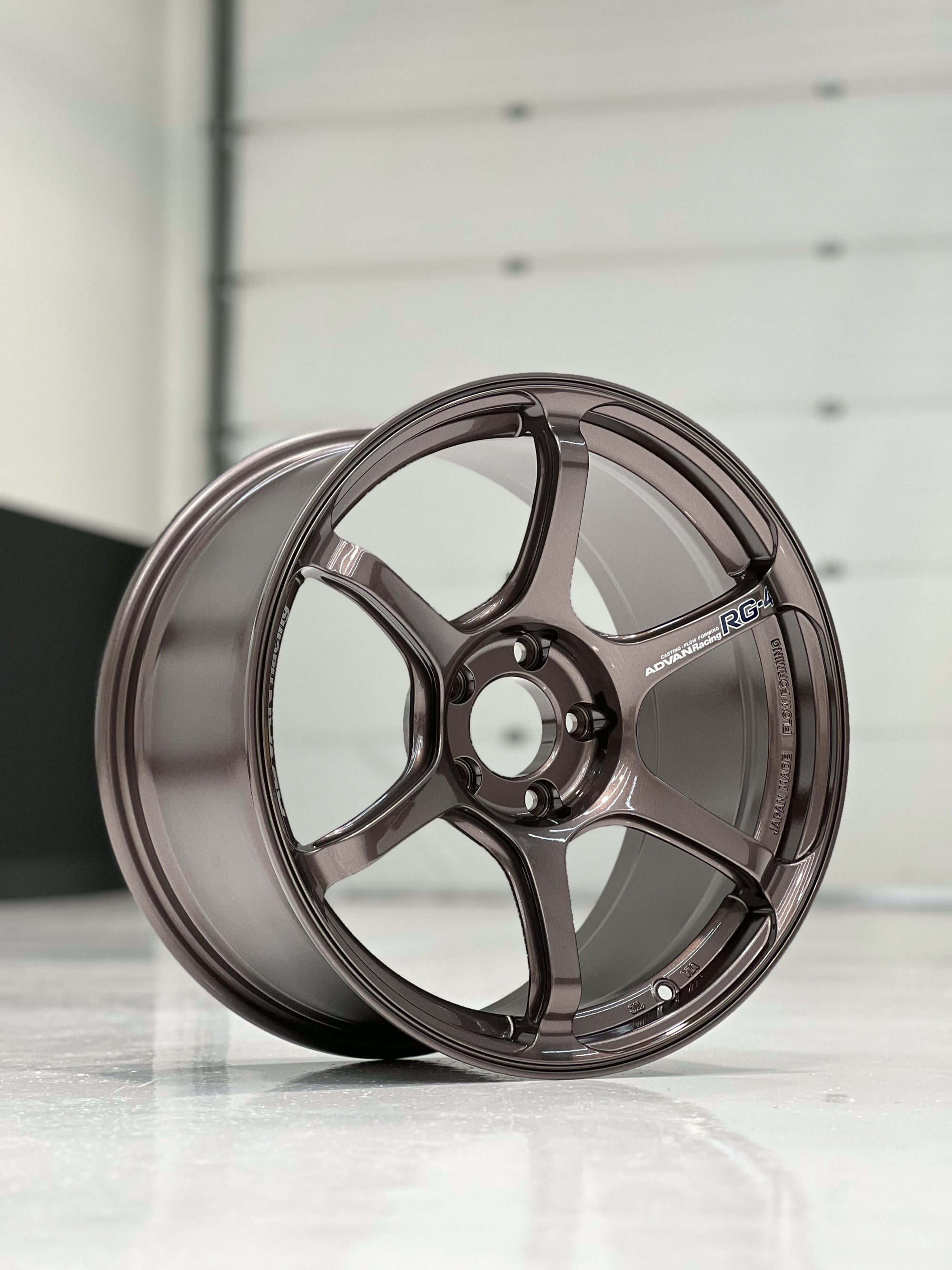 ADVAN RACING RG-4 18X9.5 +35 5x114.3 RCB