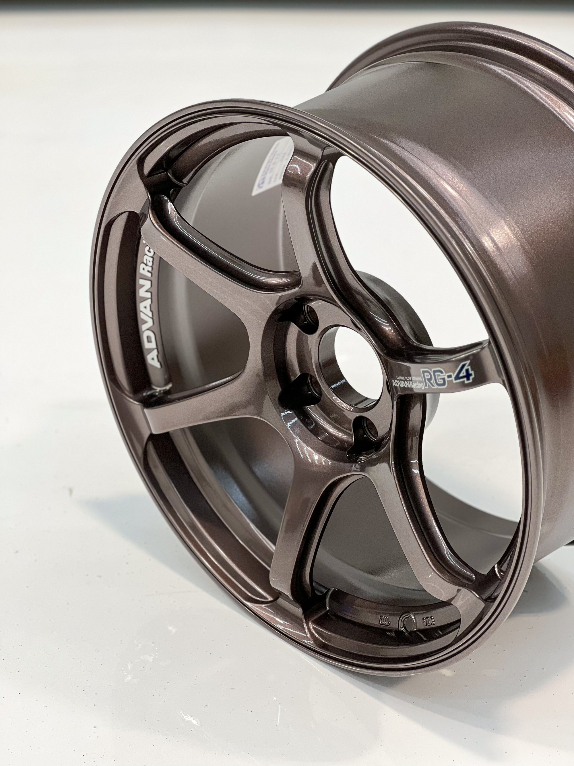 ADVAN RACING RG-4 18X9.5 +35 5x114.3 RCB