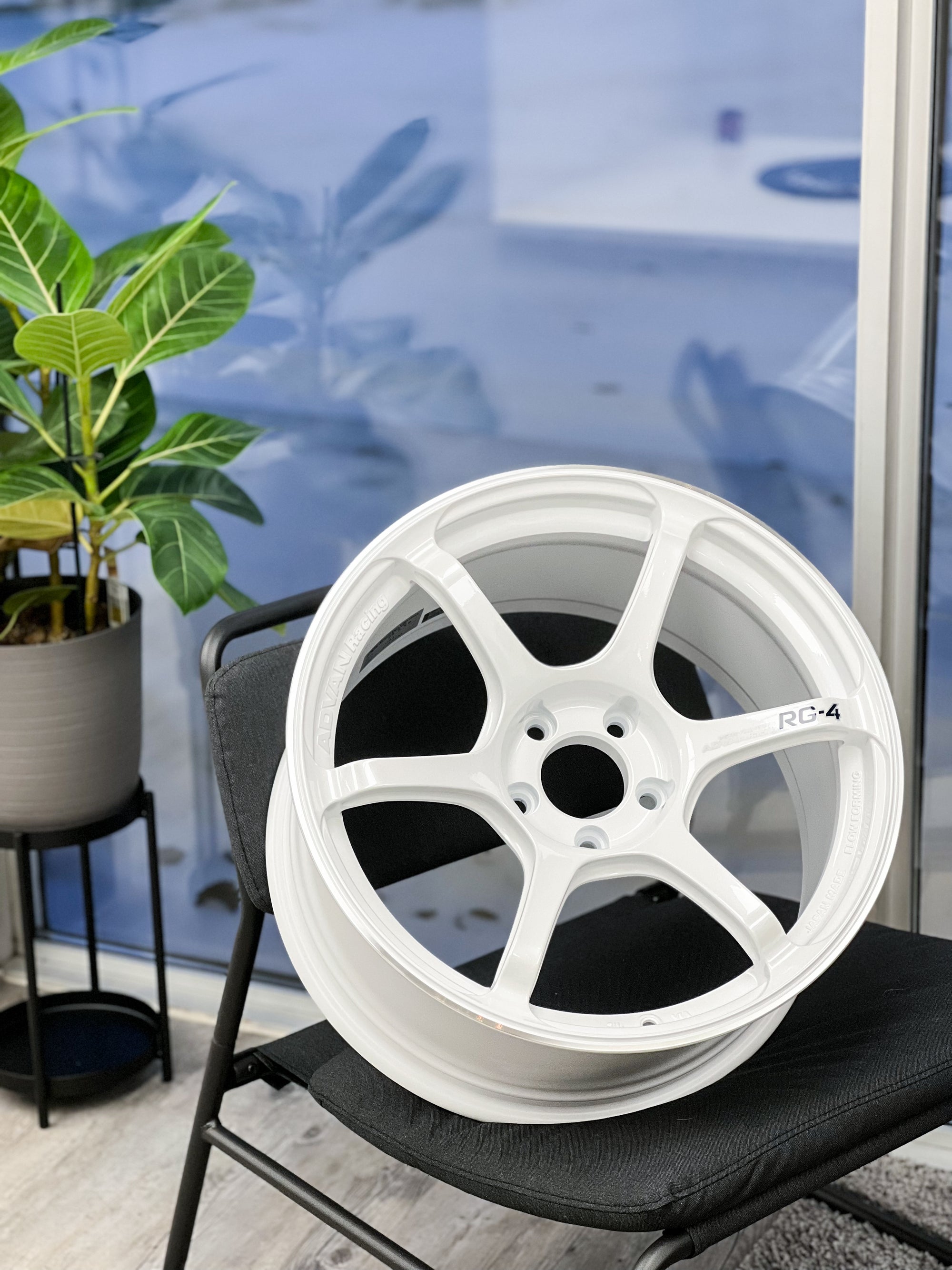 ADVAN RACING RG-4 18X9.5 +45 5x100 WMR