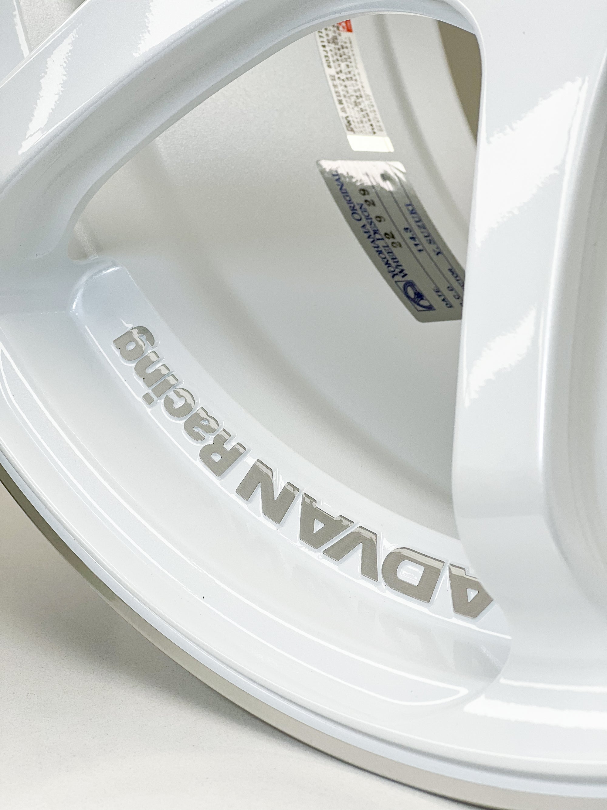 ADVAN RACING RG-4 18X9.5 +45 5x100 WMR