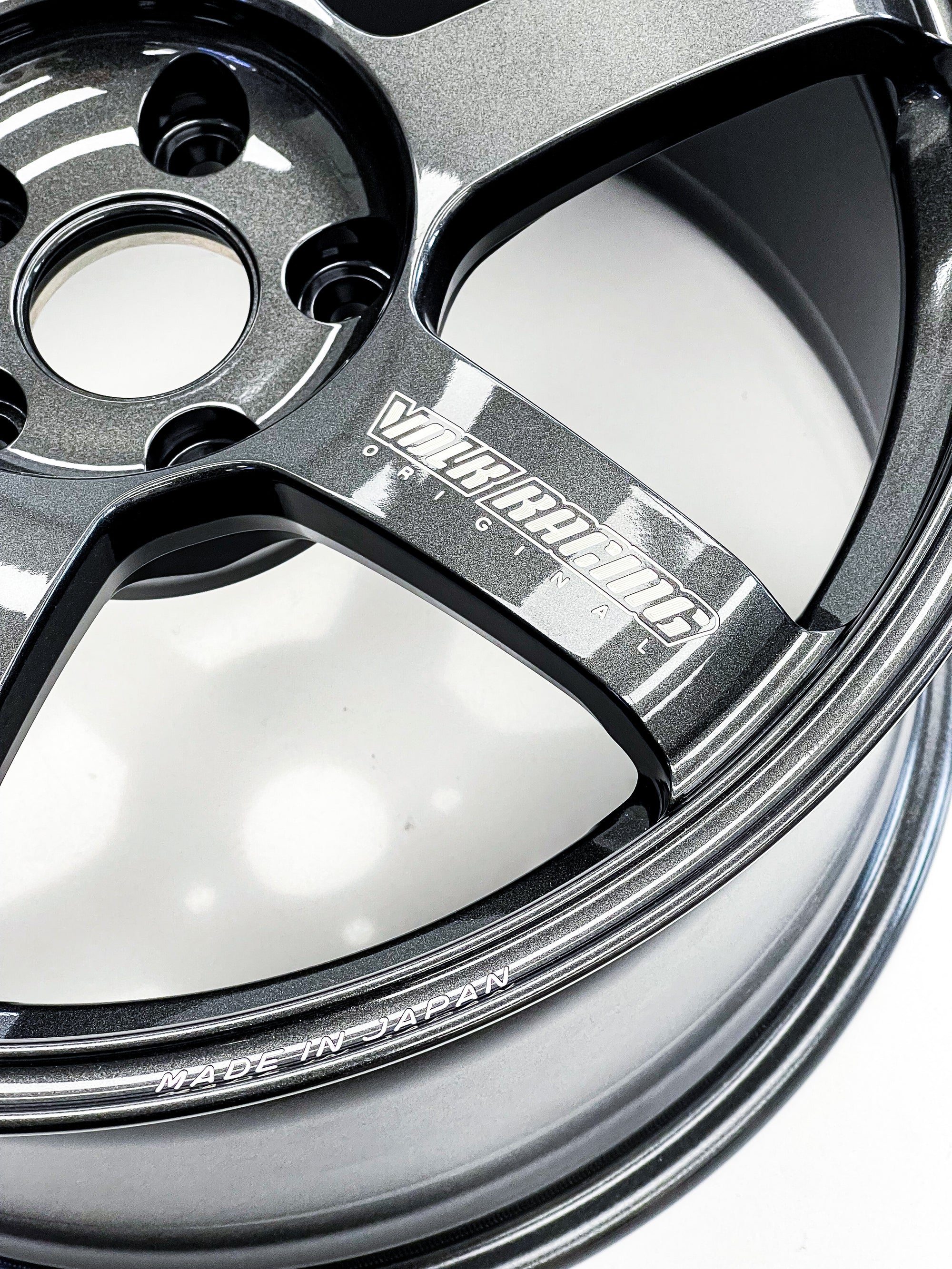 VOLK RACING TE37 SAGA S-PLUG 18X9.5 +38 MM