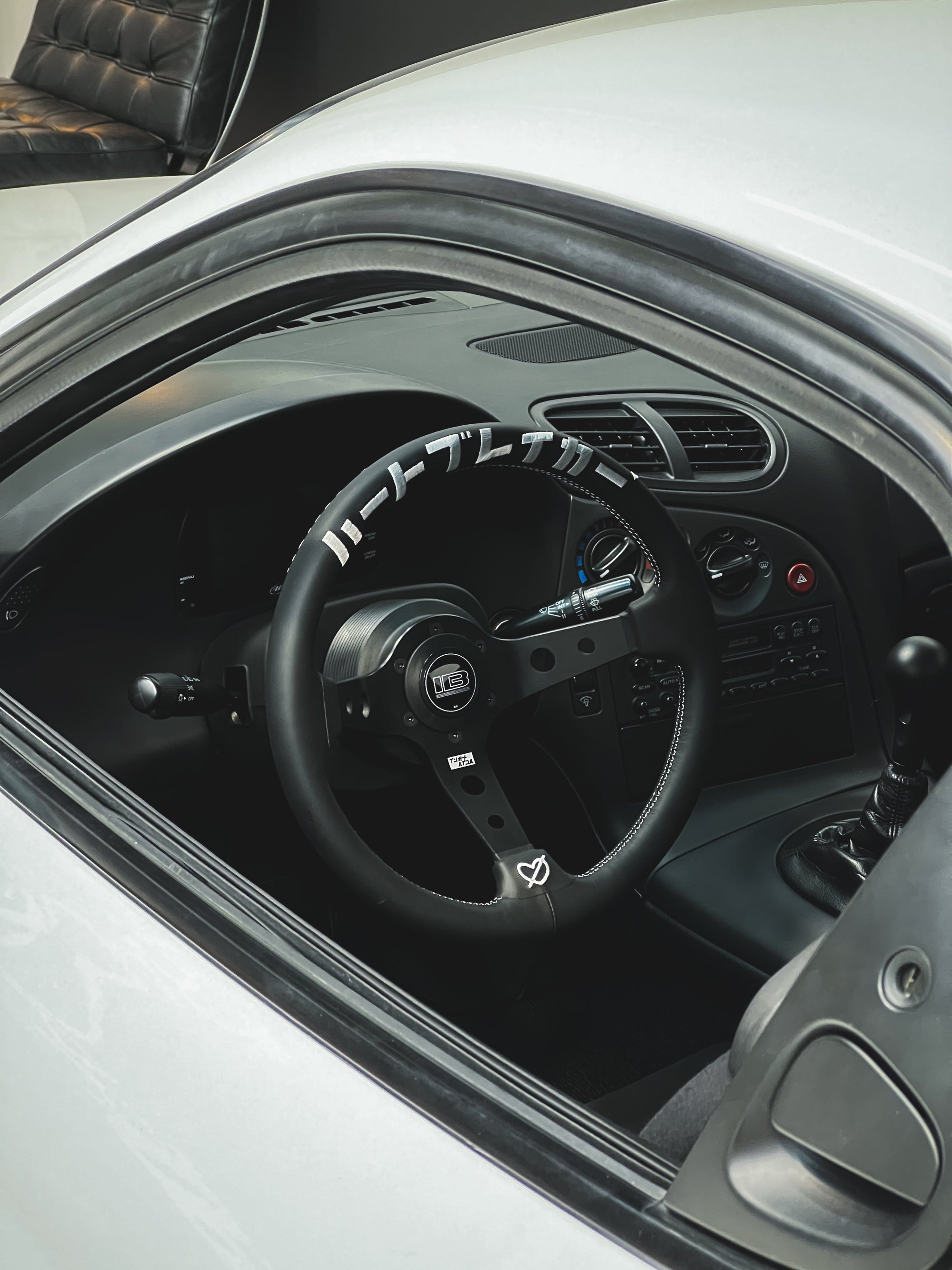 IMPORT BIBLE HEARTBREAKER STEERING WHEEL