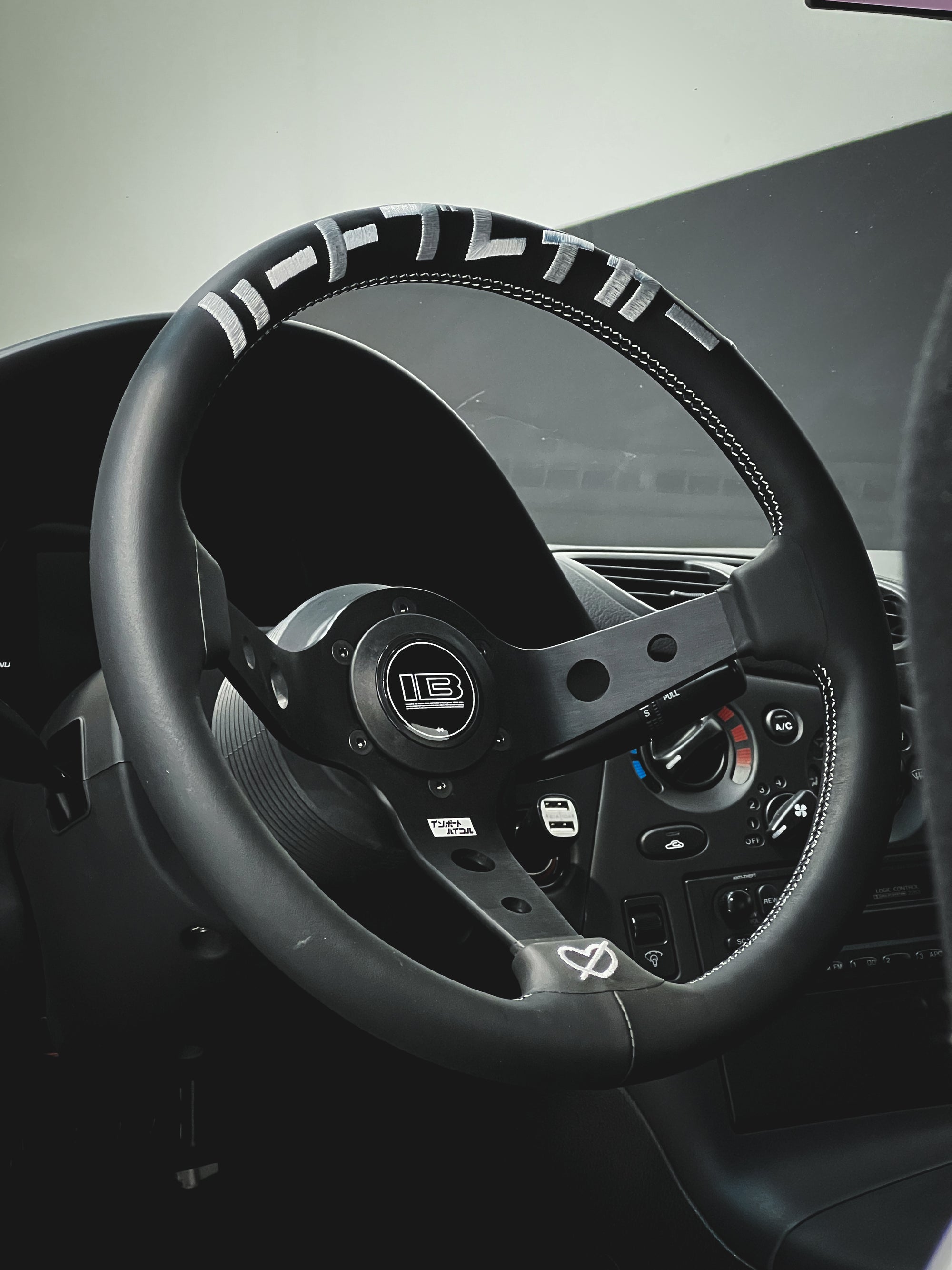 IMPORT BIBLE HEARTBREAKER STEERING WHEEL
