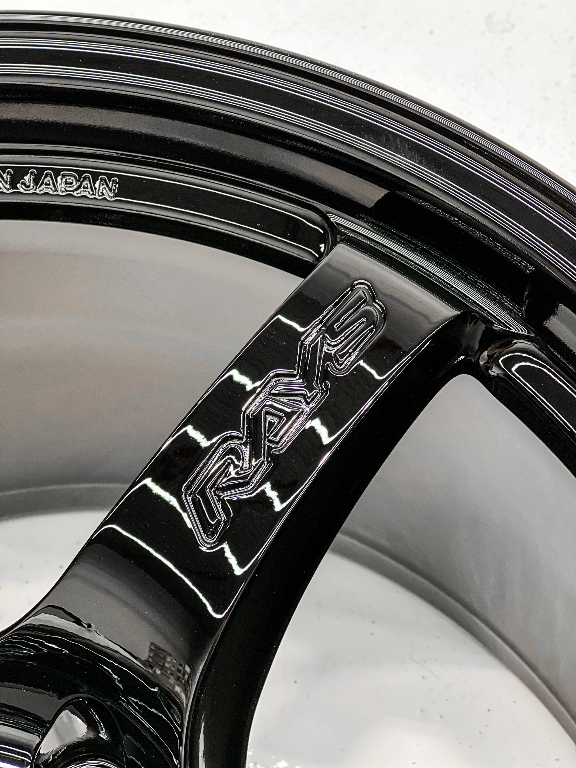 GRAM LIGHTS 57CR 18X10.5 +22 5X114.3 GX