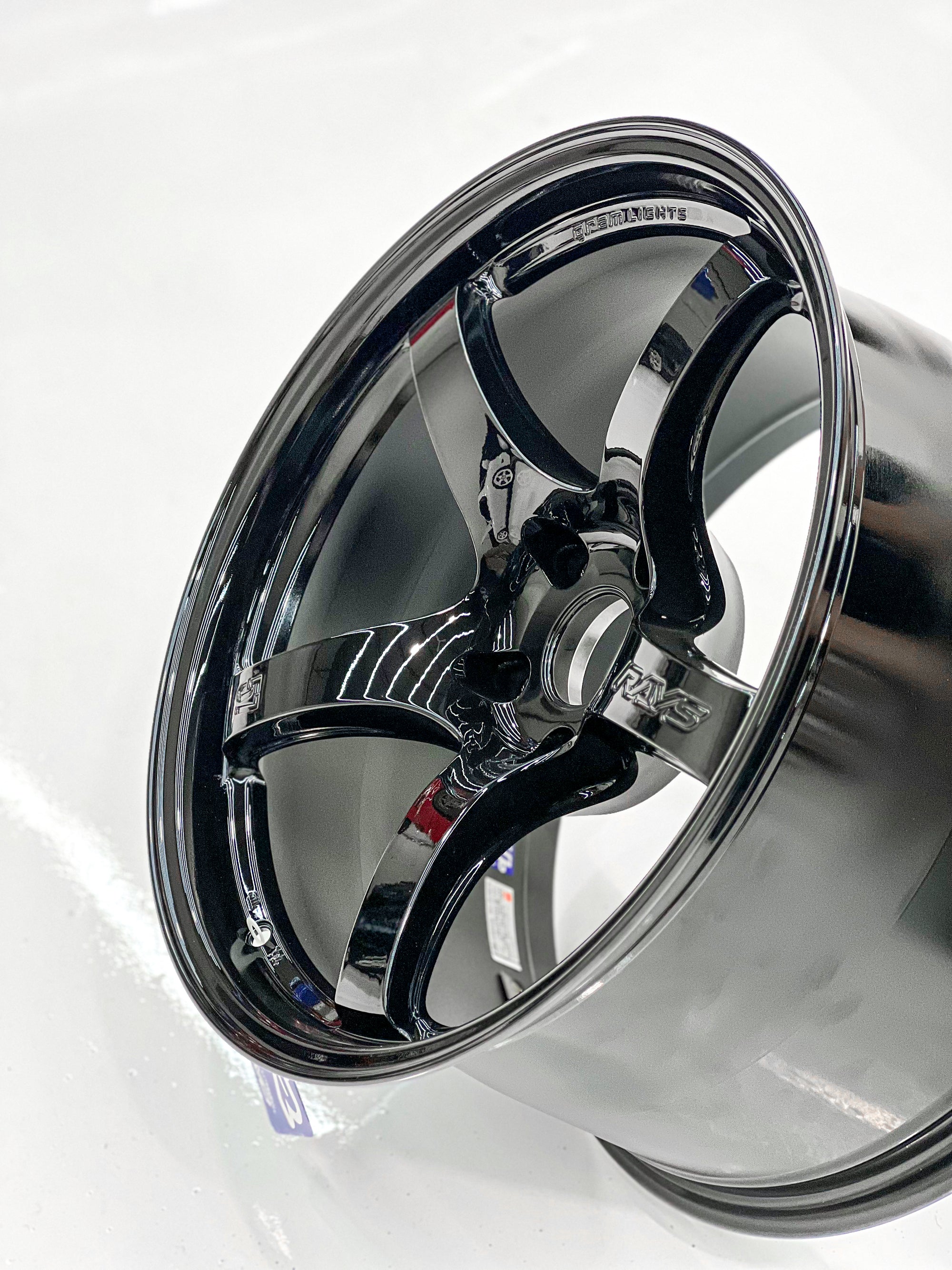 GRAM LIGHTS 57CR 18X10.5 +22 5X114.3 GX