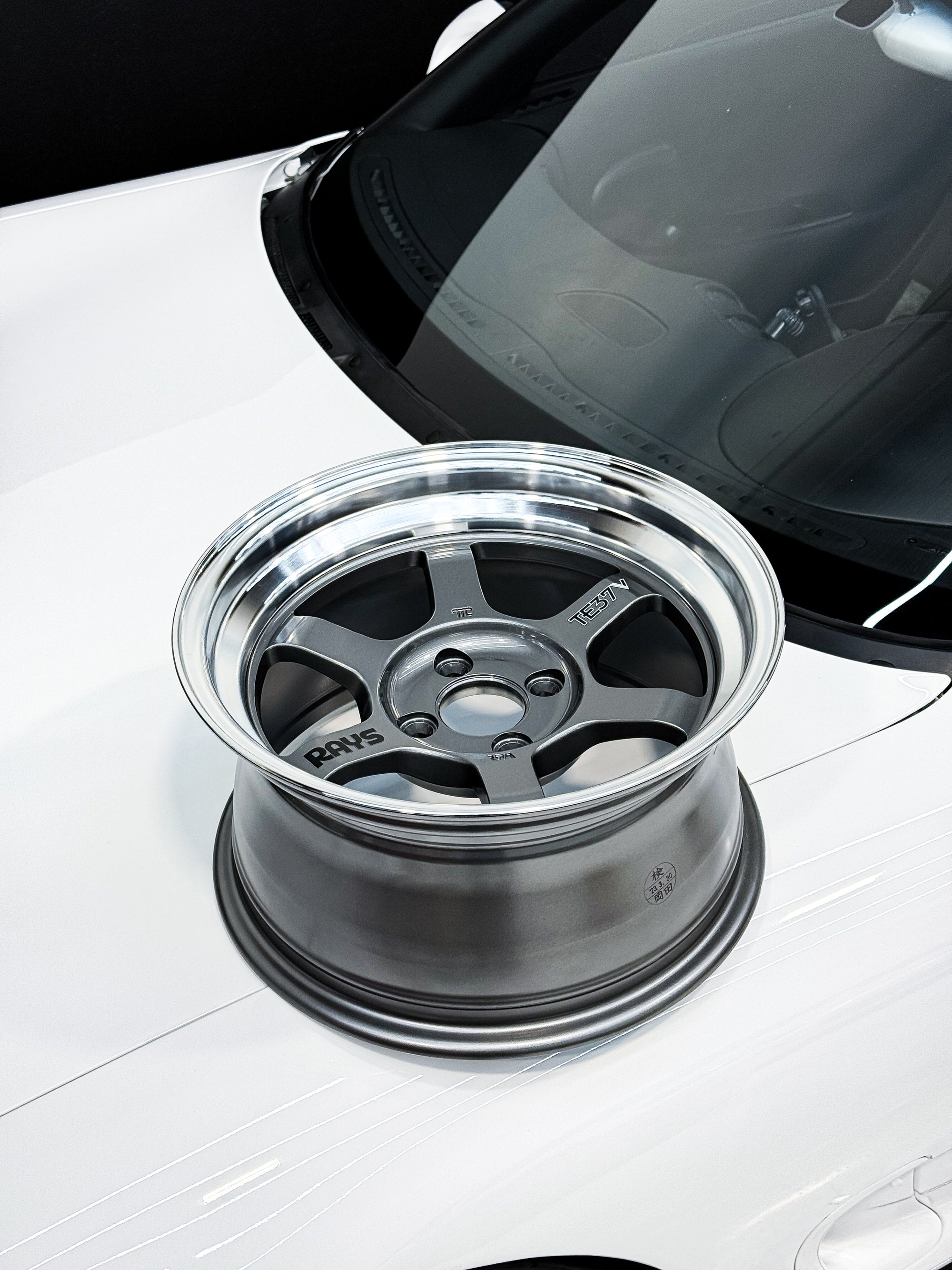 TE37V 15X8 ET0 4X100 GUNMETALLIC POLISH RIM