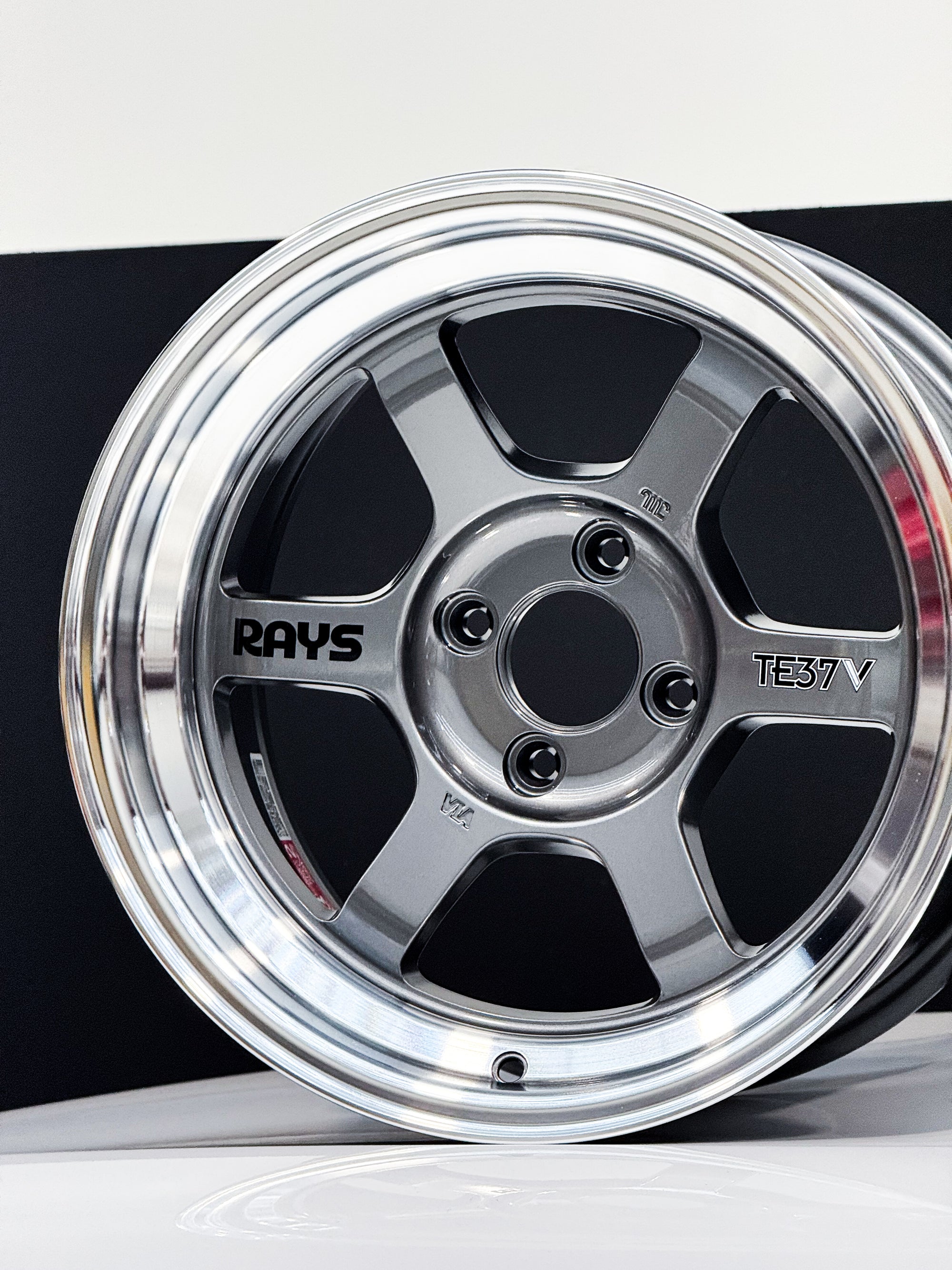 TE37V 15X8 ET0 4X100 GUNMETALLIC POLISH RIM