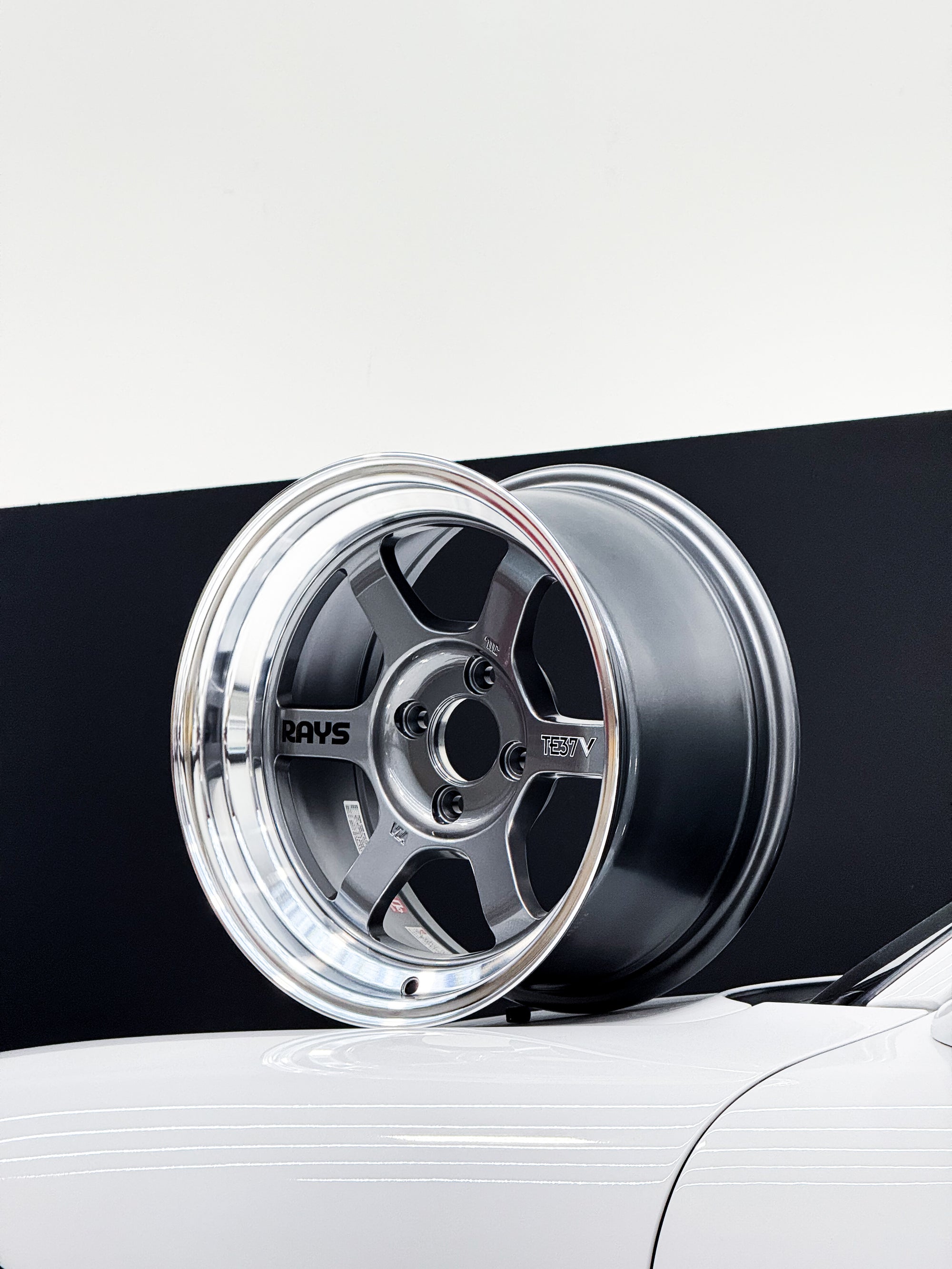 TE37V 15X8 ET0 4X100 GUNMETALLIC POLISH RIM