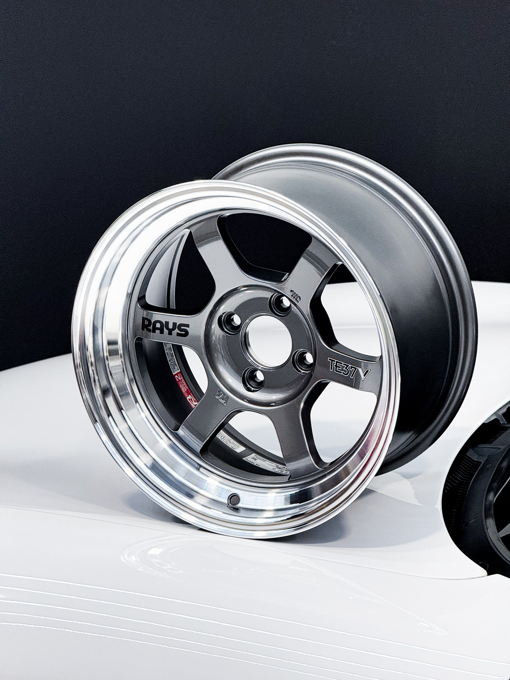 TE37V 15X8 ET0 4X100 GUNMETALLIC POLISH RIM