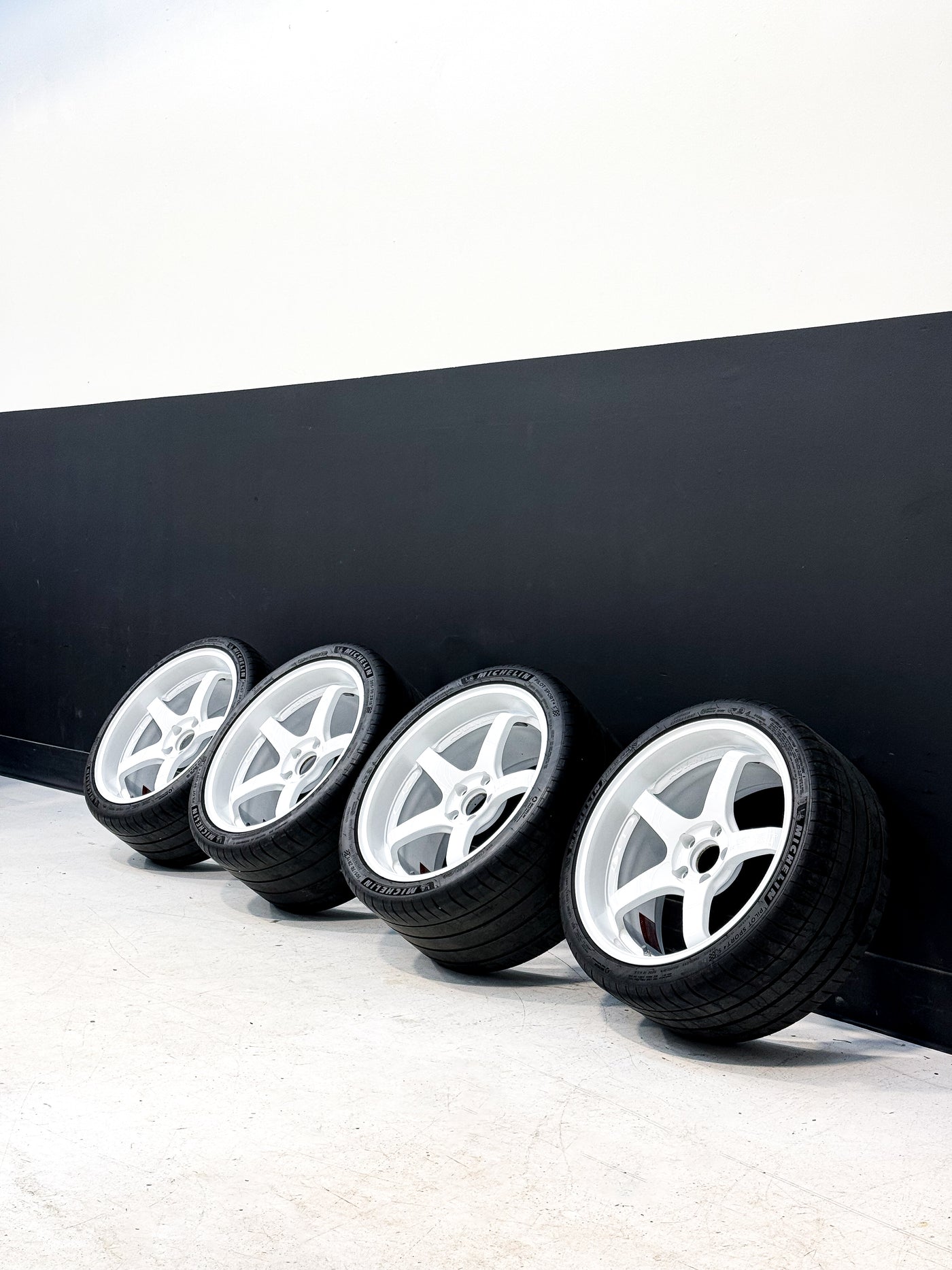 PRE-OWNED ADVAN RACING GT PREMIUM A90