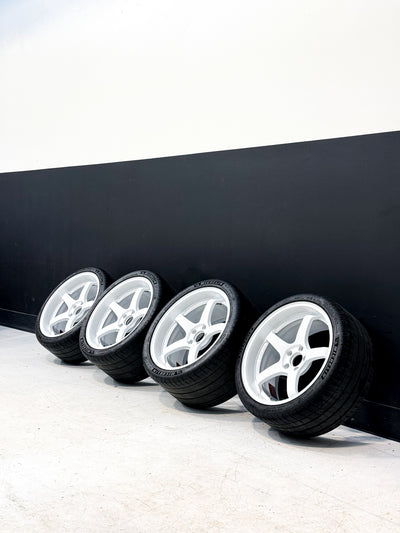 PRE-OWNED ADVAN RACING GT PREMIUM A90