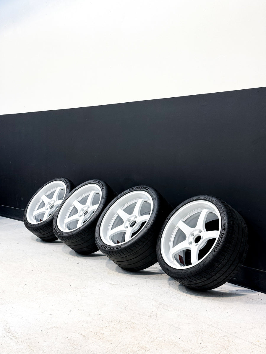 PRE-OWNED ADVAN RACING GT PREMIUM A90