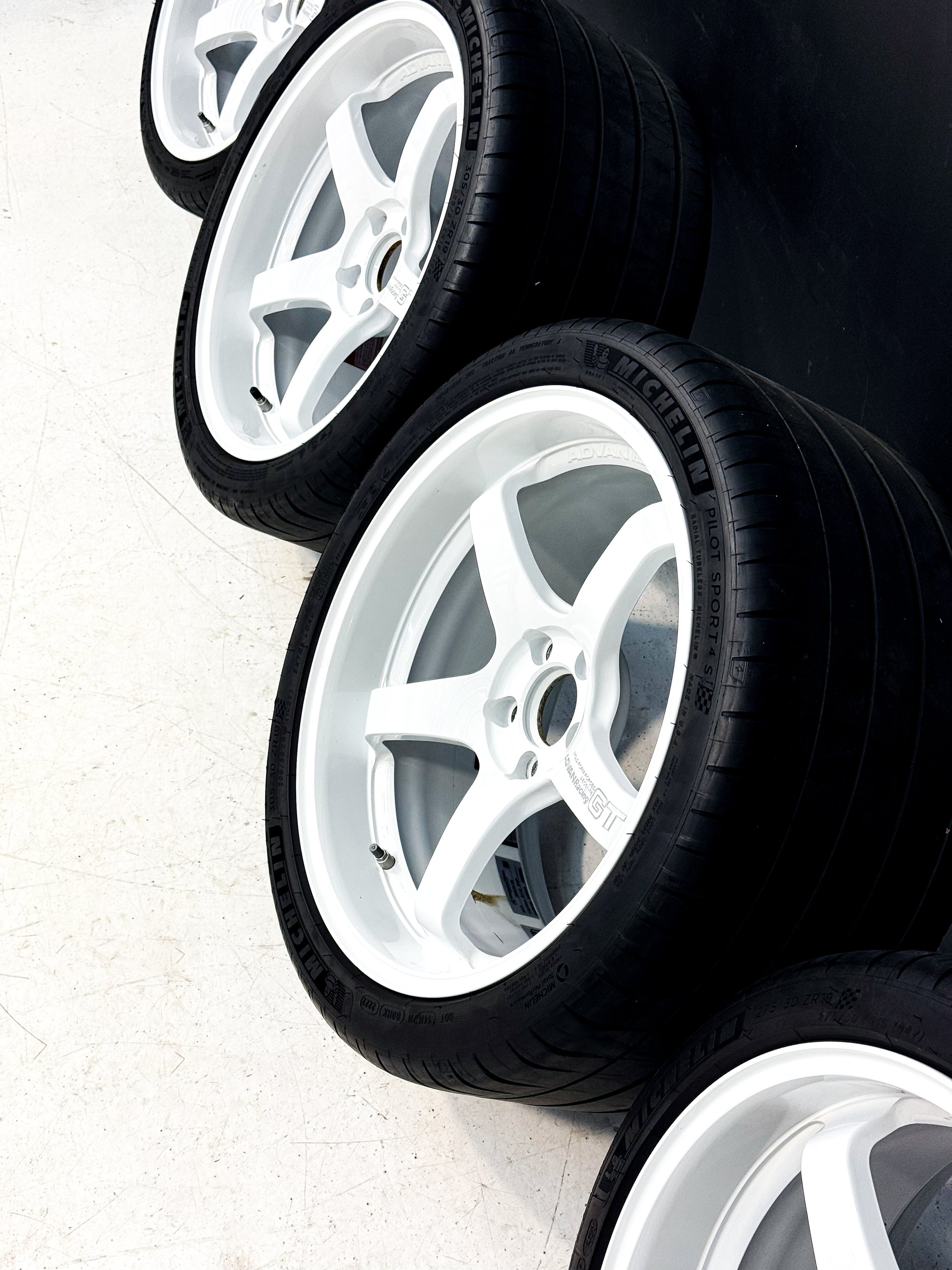 PRE-OWNED ADVAN RACING GT PREMIUM A90