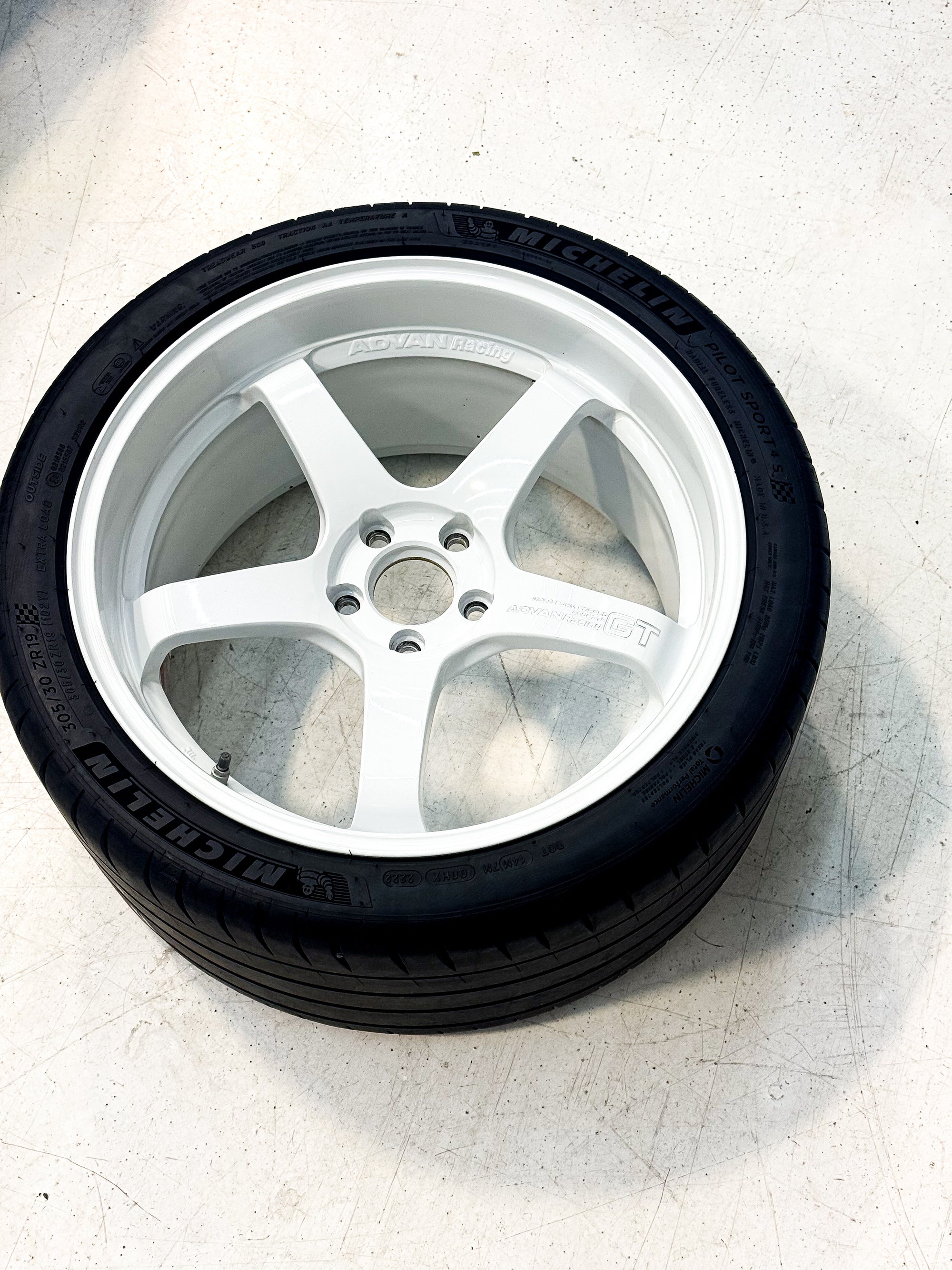 PRE-OWNED ADVAN RACING GT PREMIUM A90