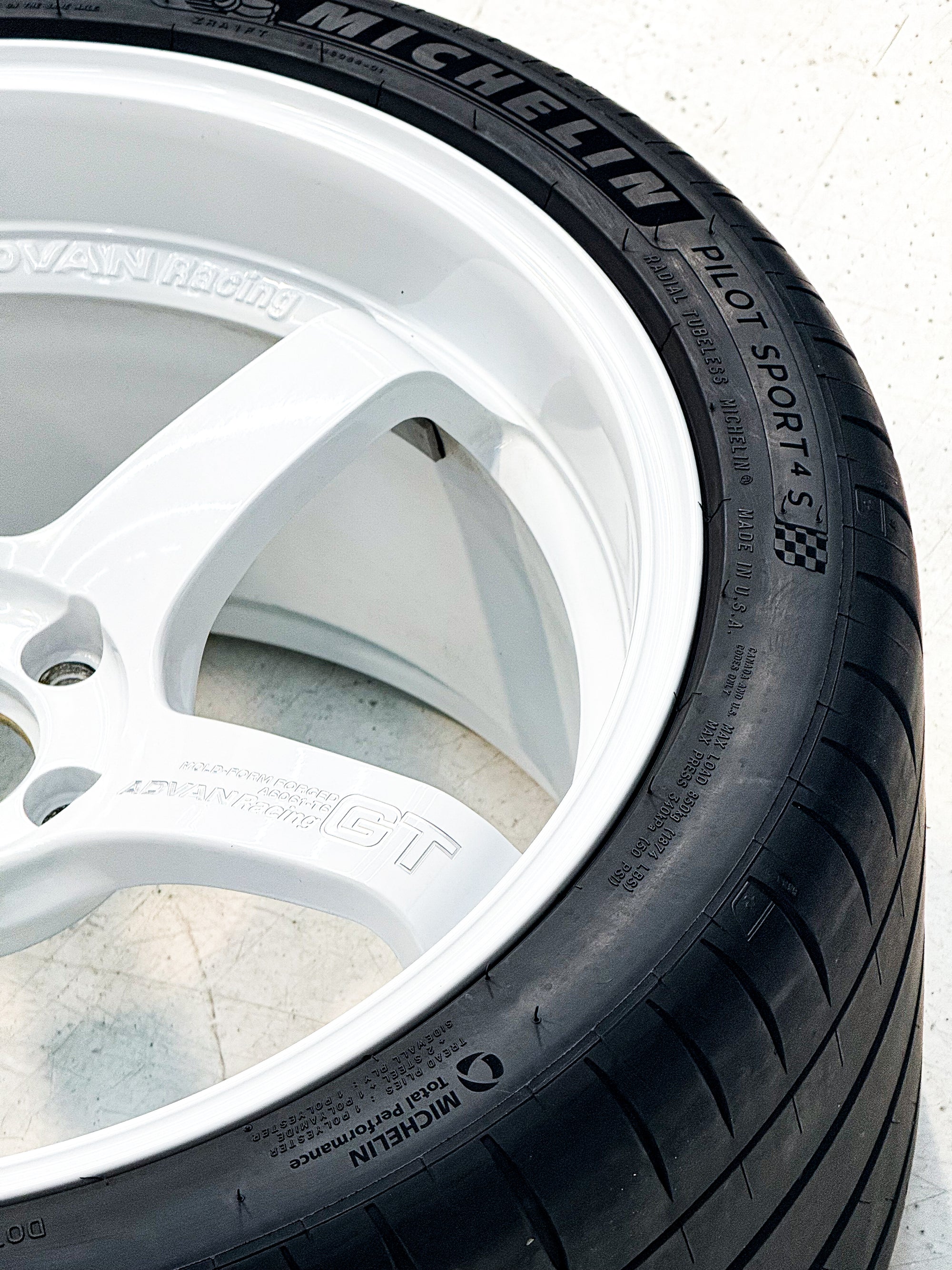PRE-OWNED ADVAN RACING GT PREMIUM A90