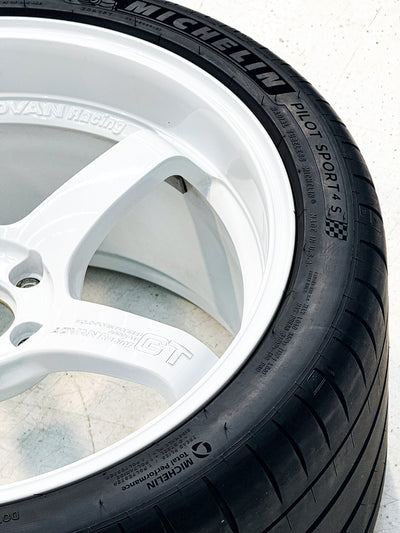 PRE-OWNED ADVAN RACING GT PREMIUM A90