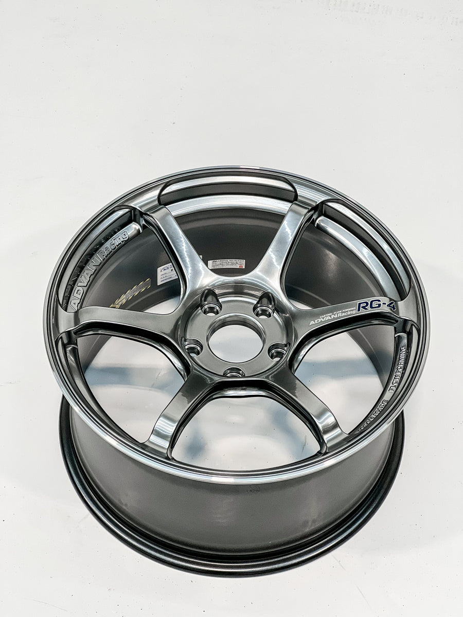 ADVAN RACING RG-4 18X9.5 +45 5X120 HBR