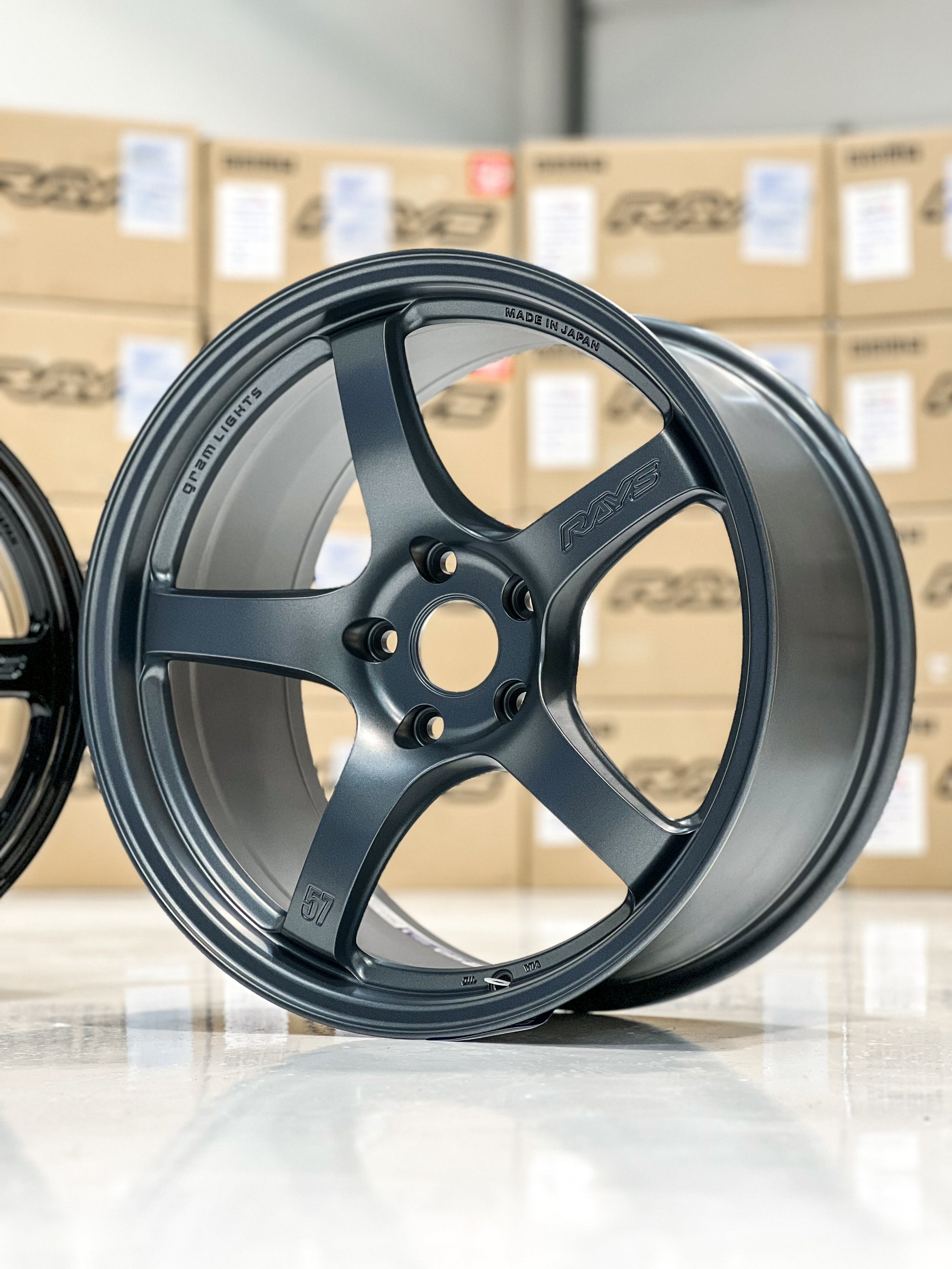 GRAM LIGHTS 57CR 18X9.5 +38 5X114.3 G2