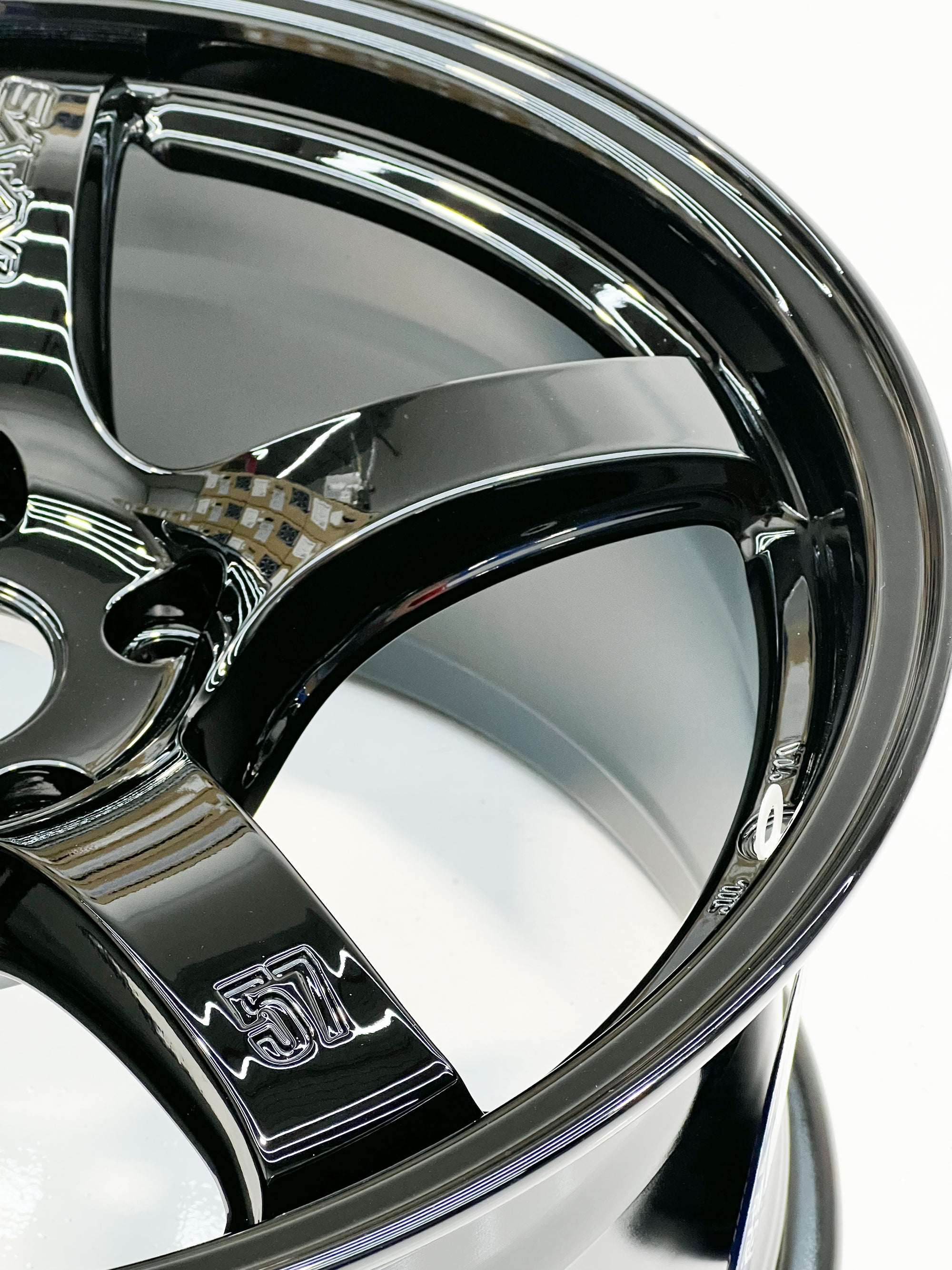 GRAM LIGHTS 57CR 17X9 +38 5X114.3 GX