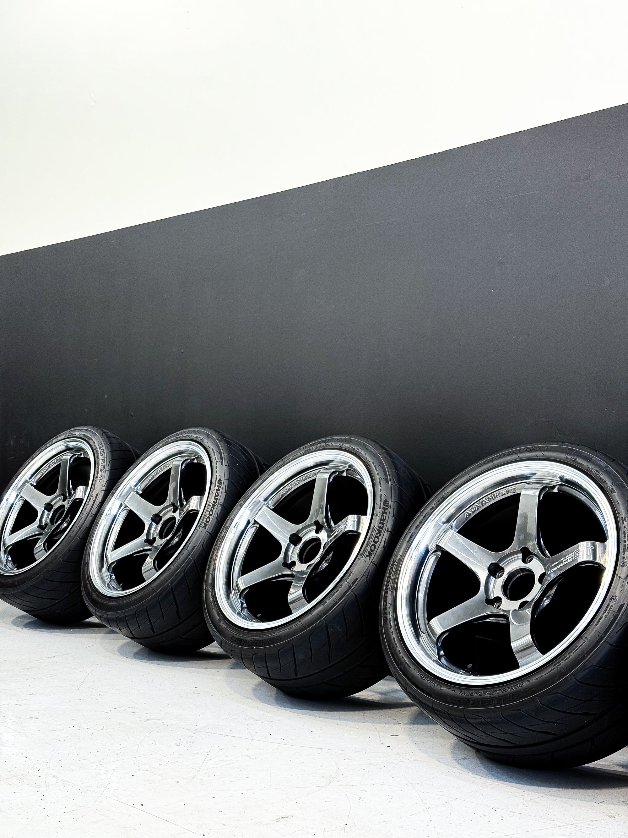 PRE-OWNED ADVAN RACING GT BEYOND 18X10 +40 5X120 MHB FK8 FL5
