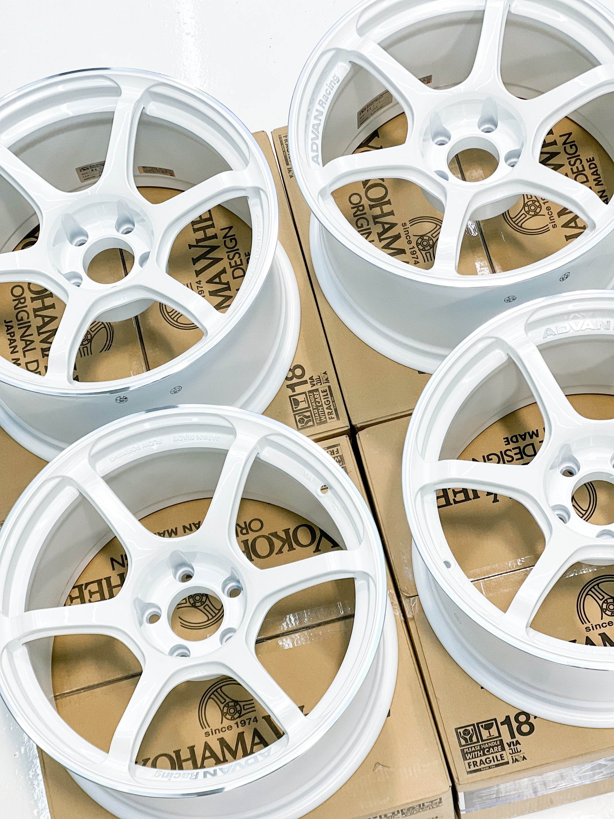 ADVAN RACING RG-4 18X9.5 +35 5X114.3 WMR