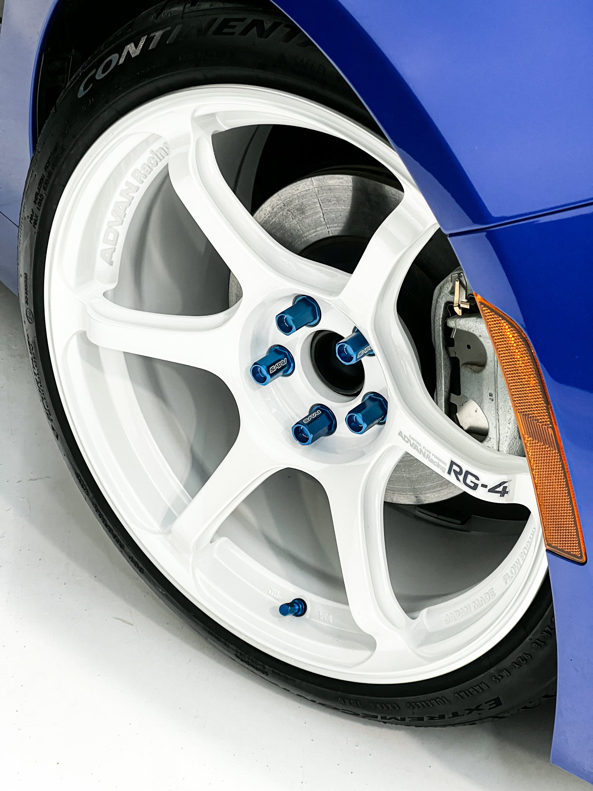 ADVAN RACING RG-4 18X9.5 +45 5x100 WMR