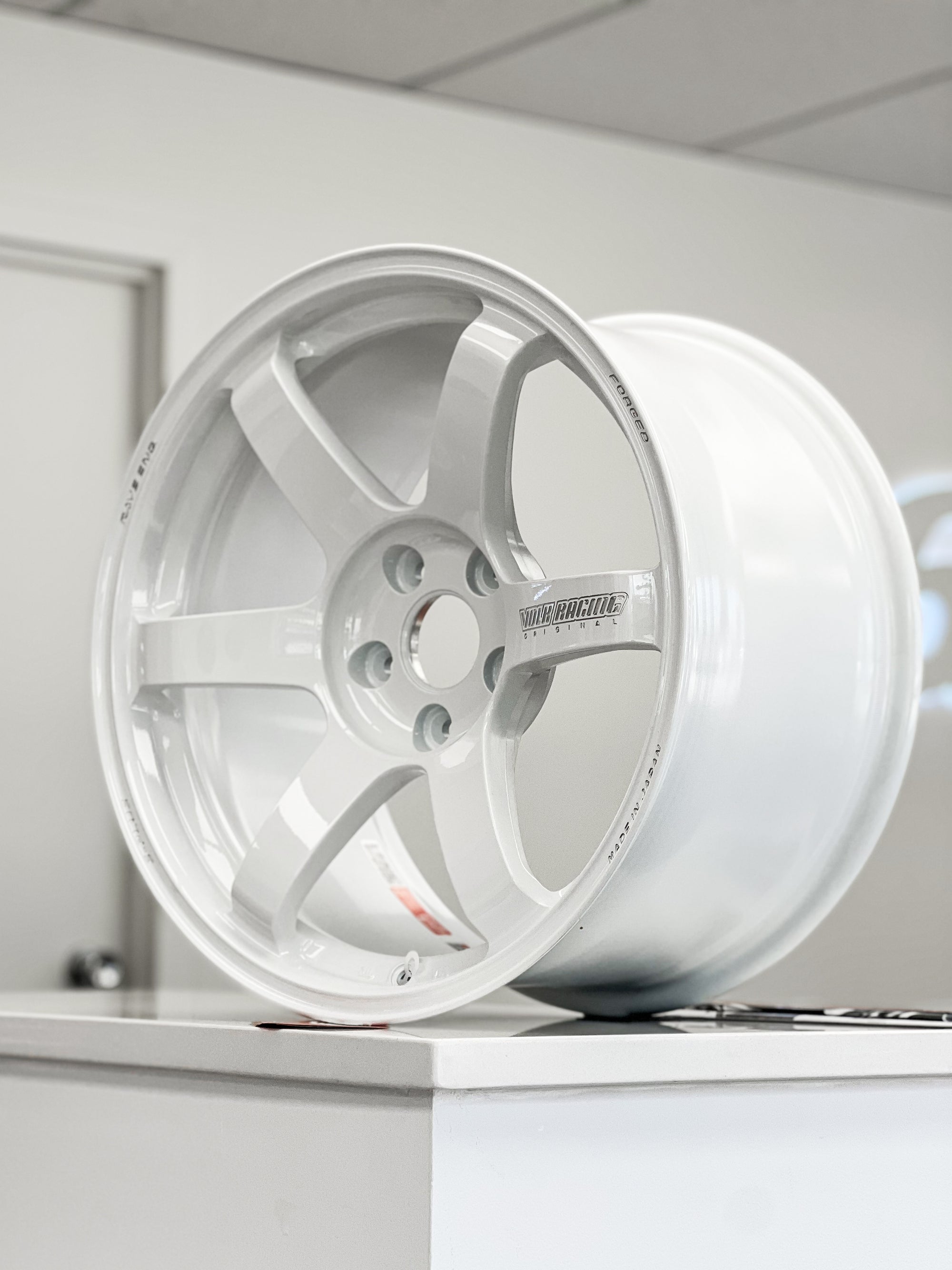 VOLK RACING TE37 SAGA S-PLUS 18X10 +35 5X114.3 DW