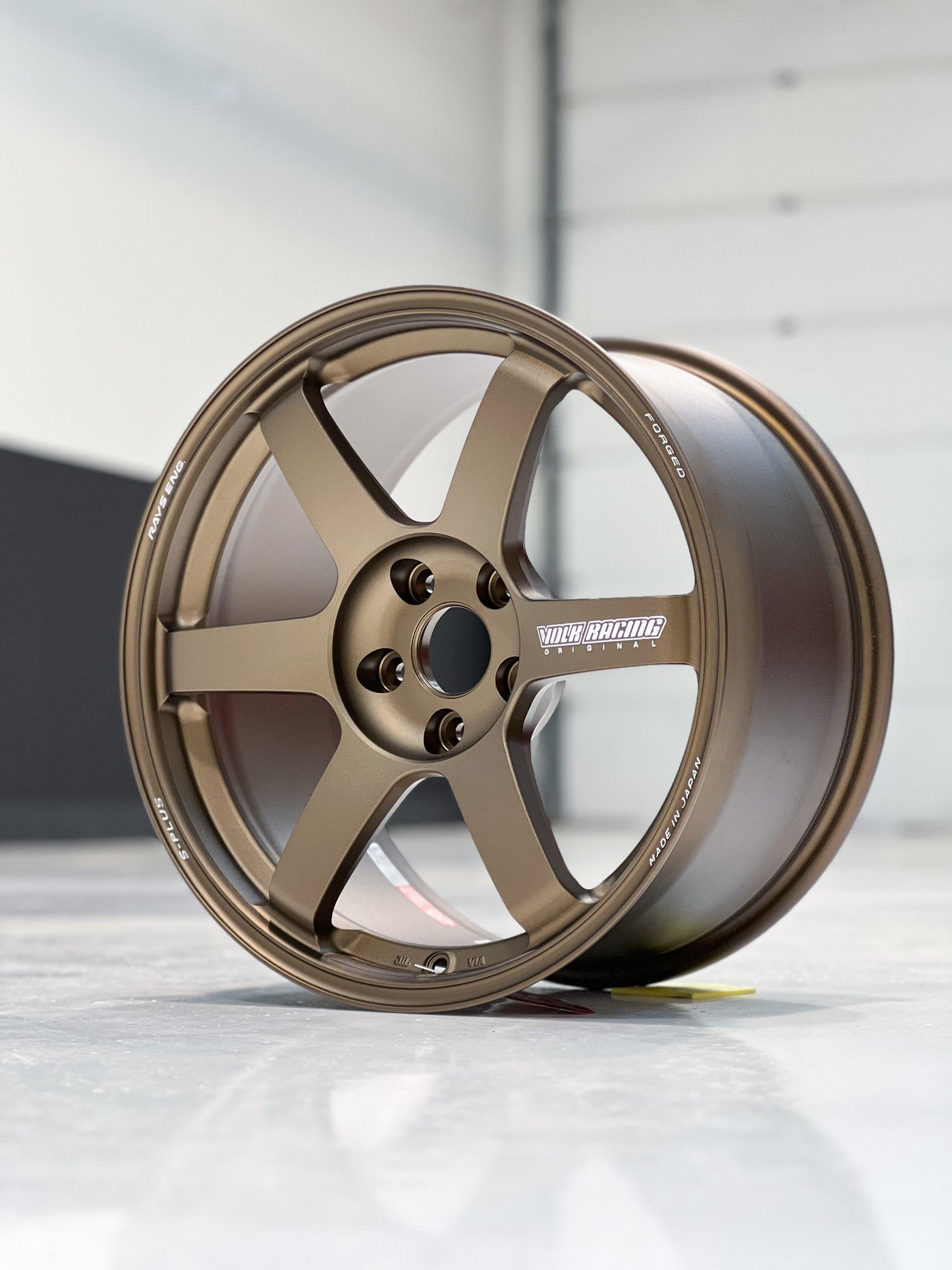 VOLK RACING TE37 SAGA S-PLUG 18X9.5 +38 BR