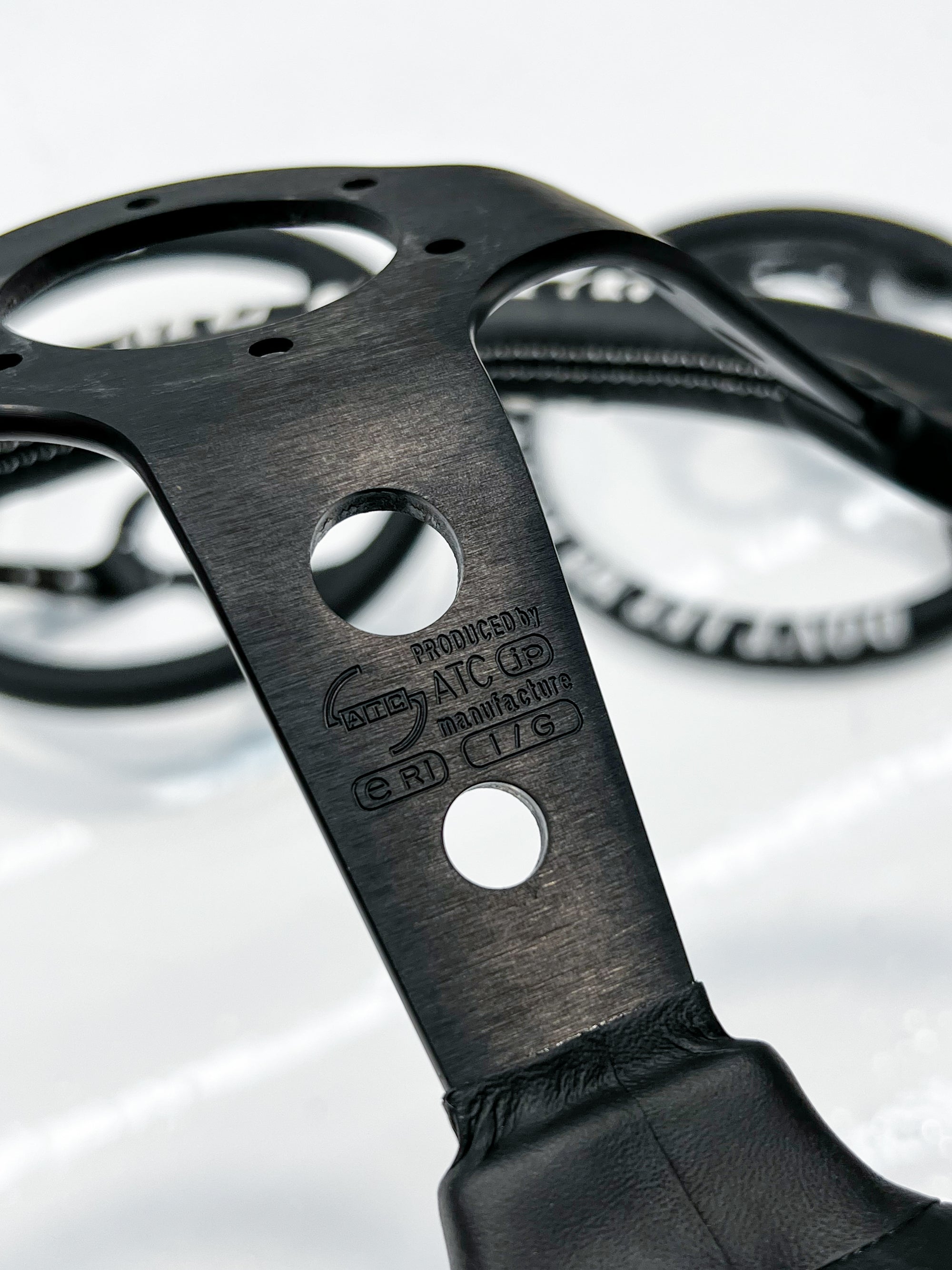 IMPORT BIBLE HEARTBREAKER STEERING WHEEL