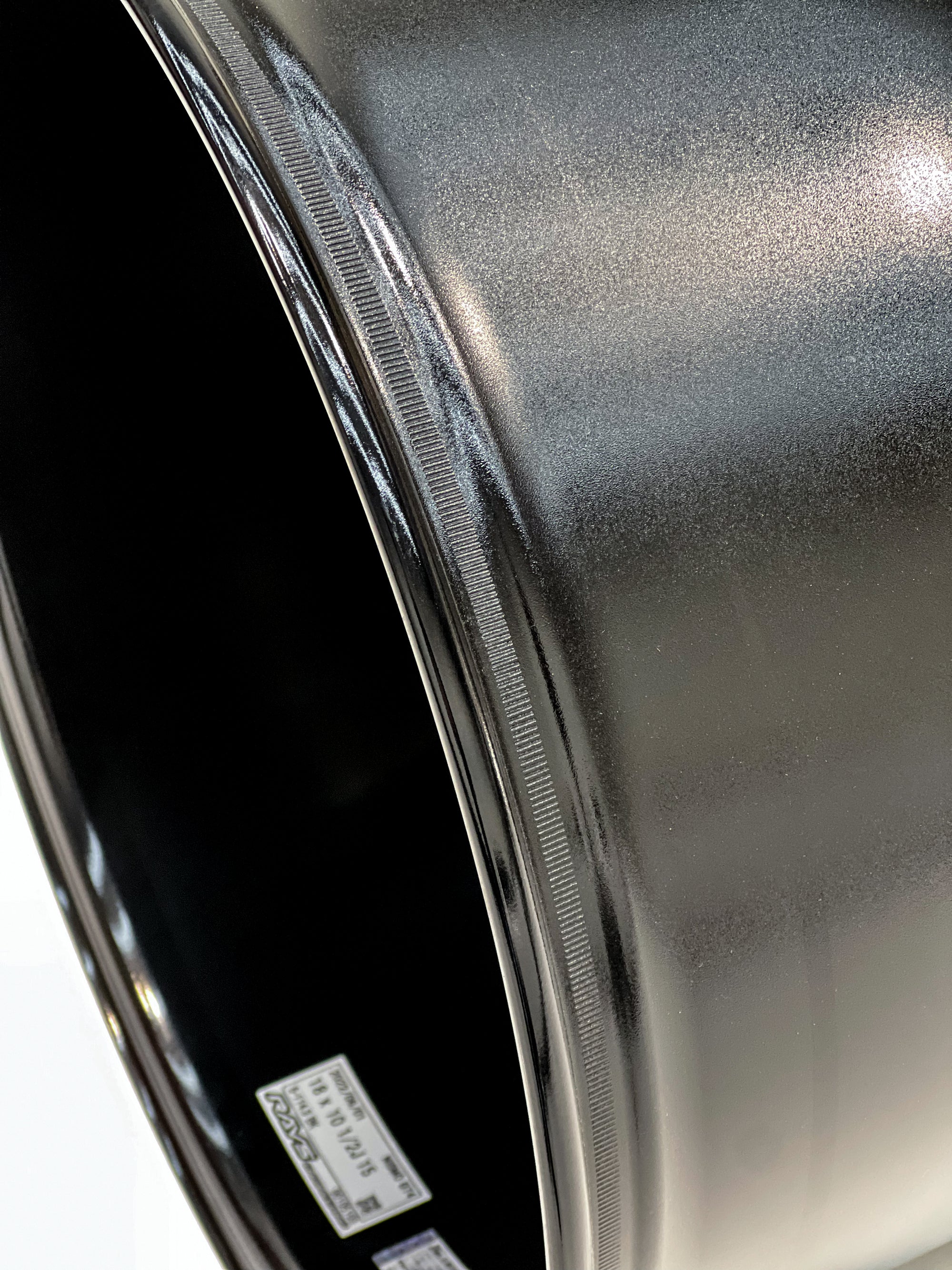 NISMO LMGT4 18X10.5 +15 5X114.3 GLOSS BLACK