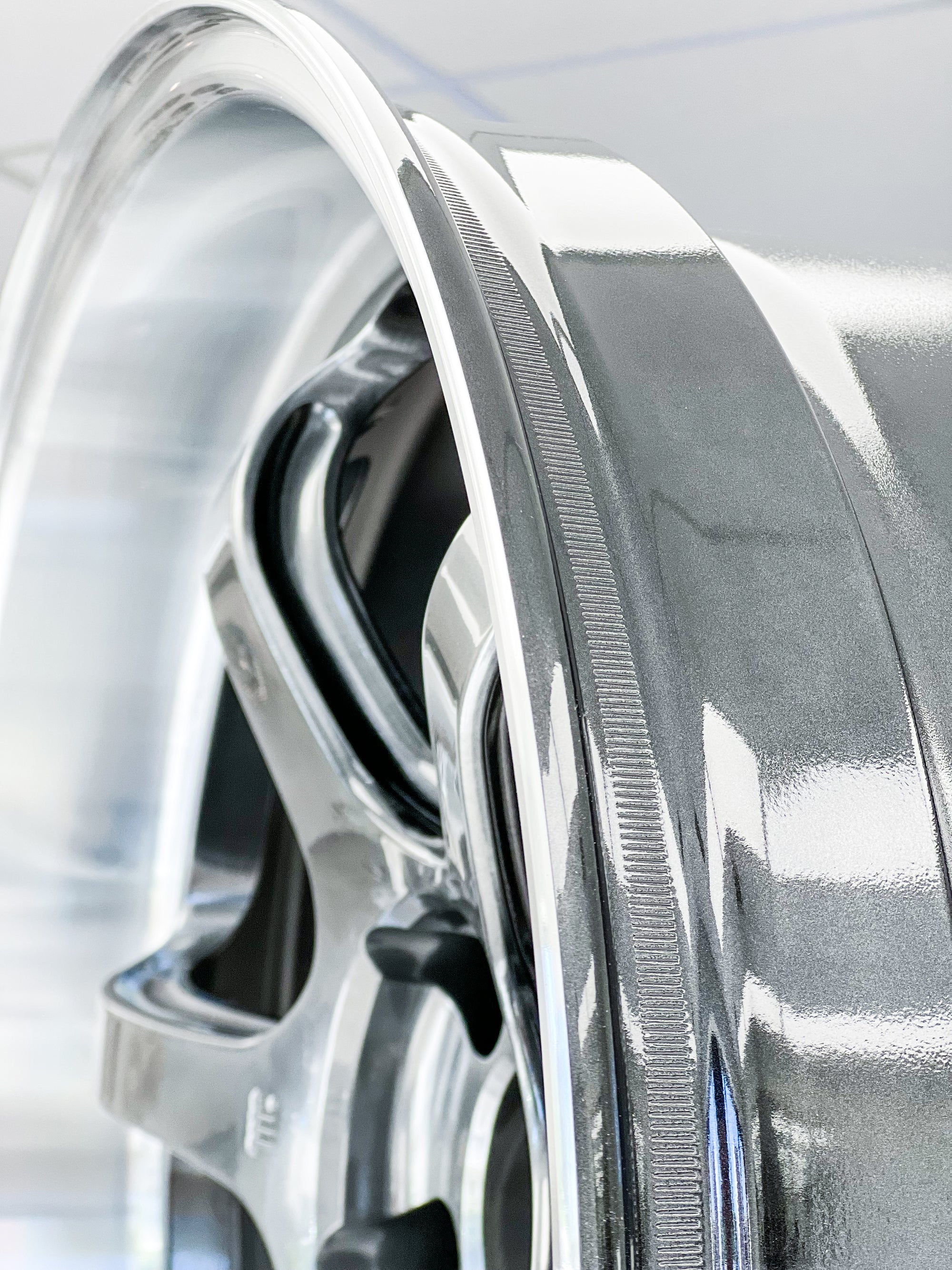 ADVAN RACING R6 18X10.5 +15 5X114.3 MHB